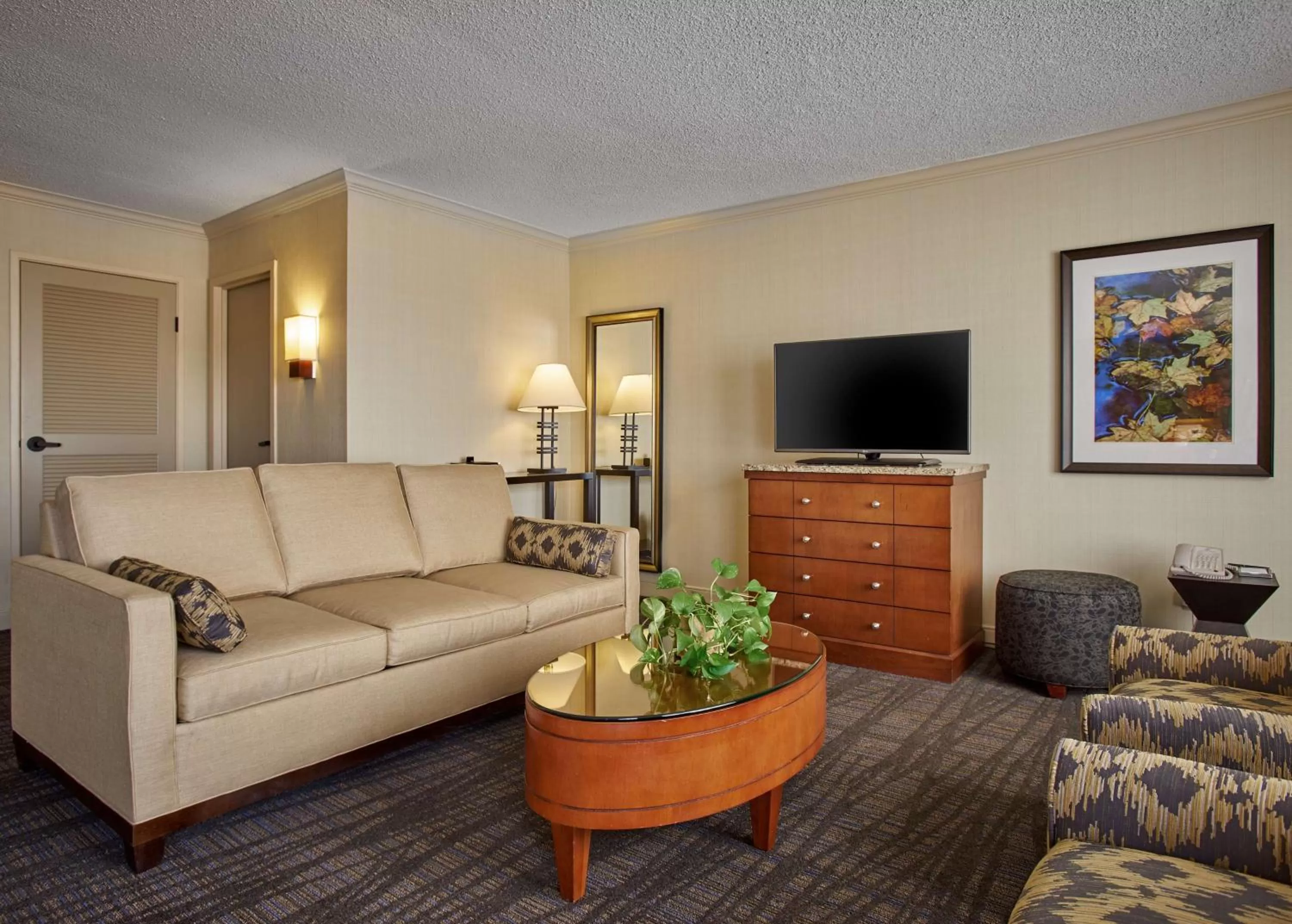 Living room in Hilton Knoxville