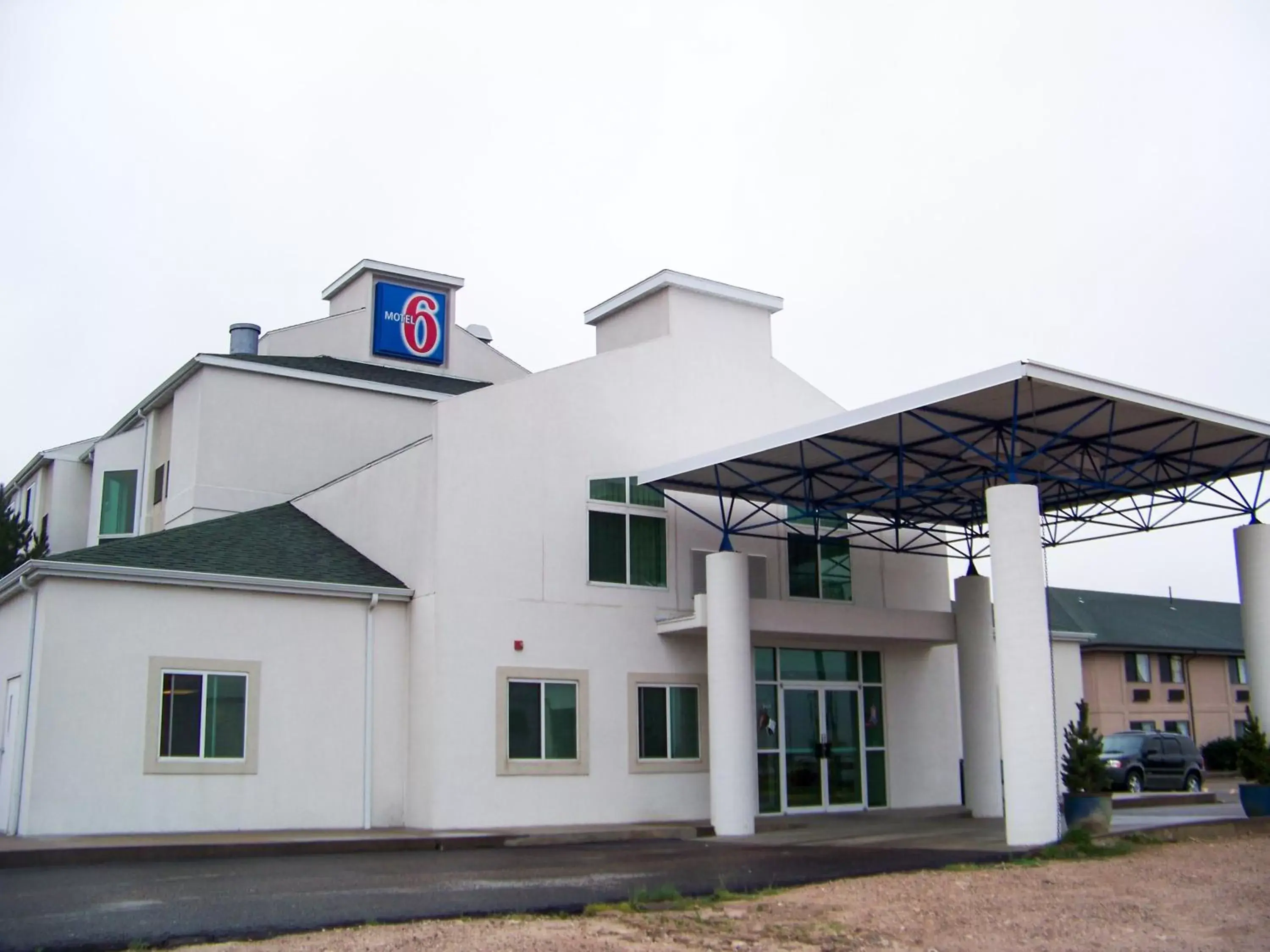 Facade/Entrance in Motel 6-Sidney, NE