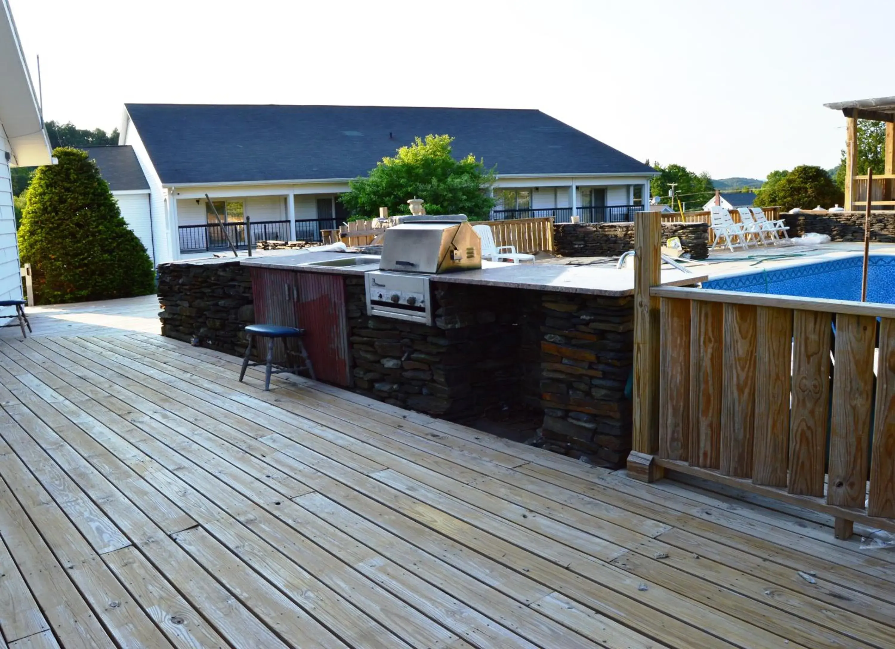 BBQ facilities, Swimming Pool in Hollow Inn and Motel