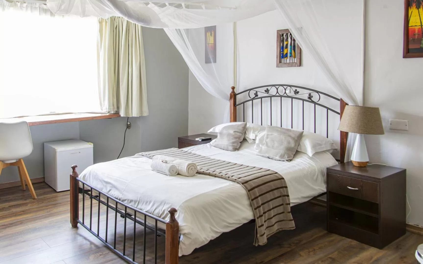 Bed in The Leslie - Bed & Breakfast