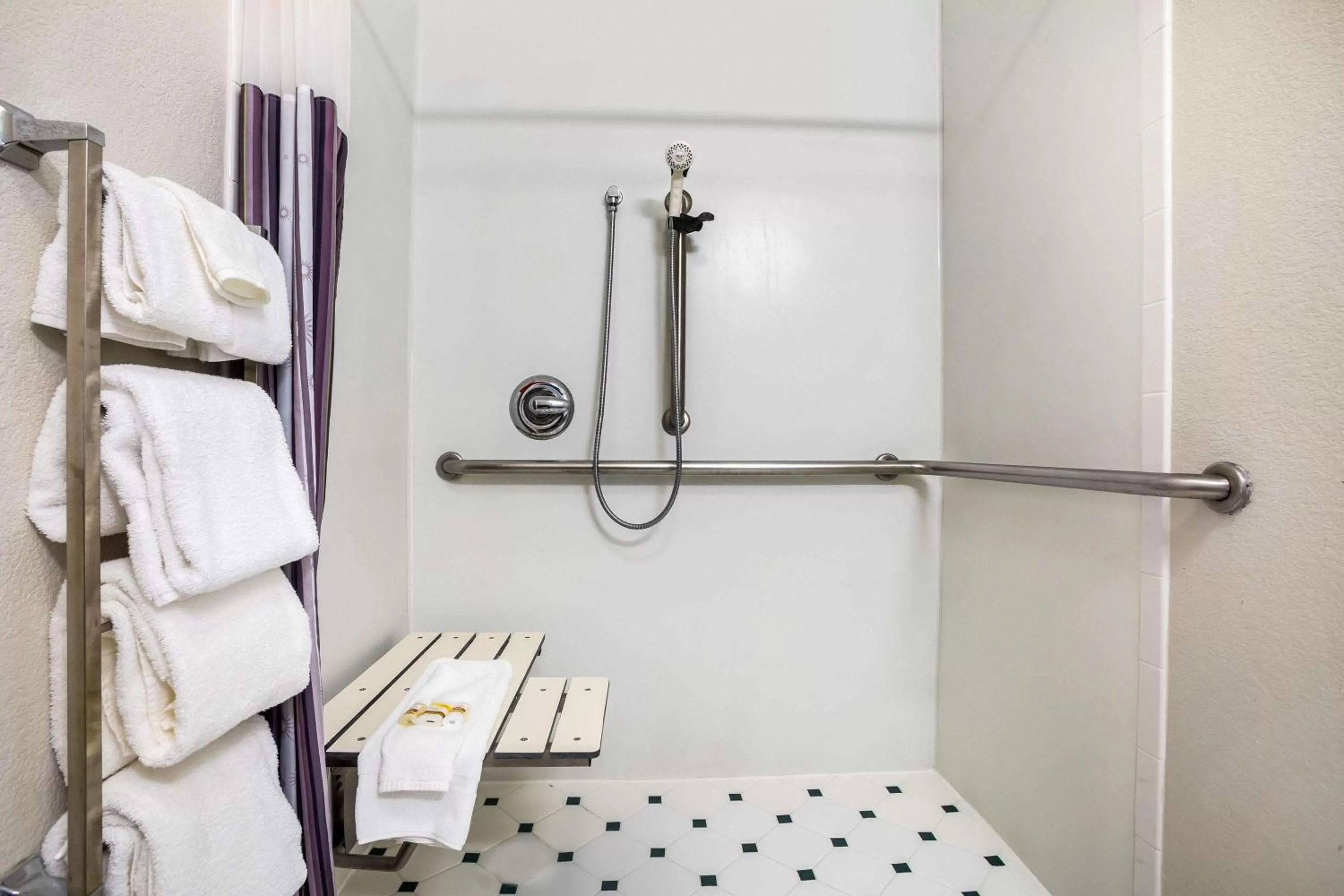 Double Room with Two Double Beds and Roll-In Shower - Mobility/Hearing Accessible - Non-Smoking in La Quinta by Wyndham Austin Southwest