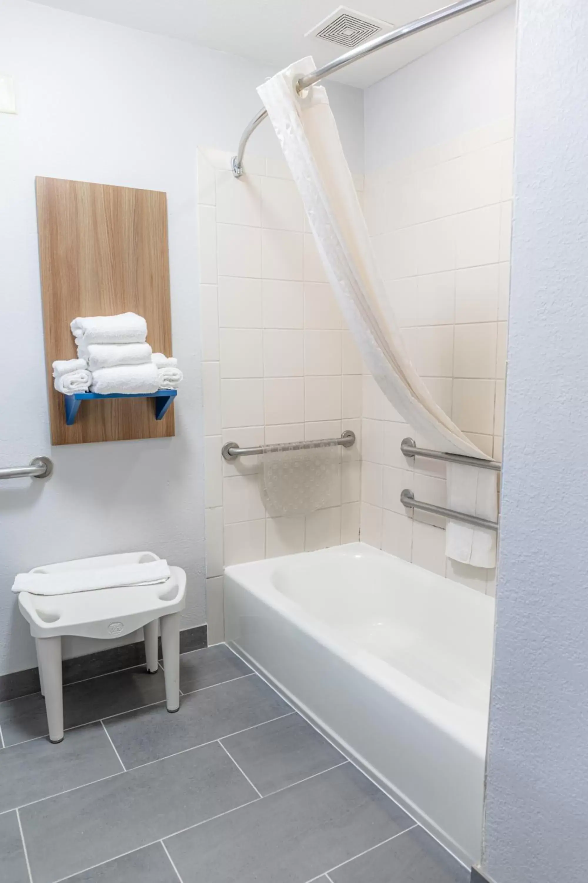 Bath, Bathroom in Microtel Inn & Suites by Wyndham Kingsland