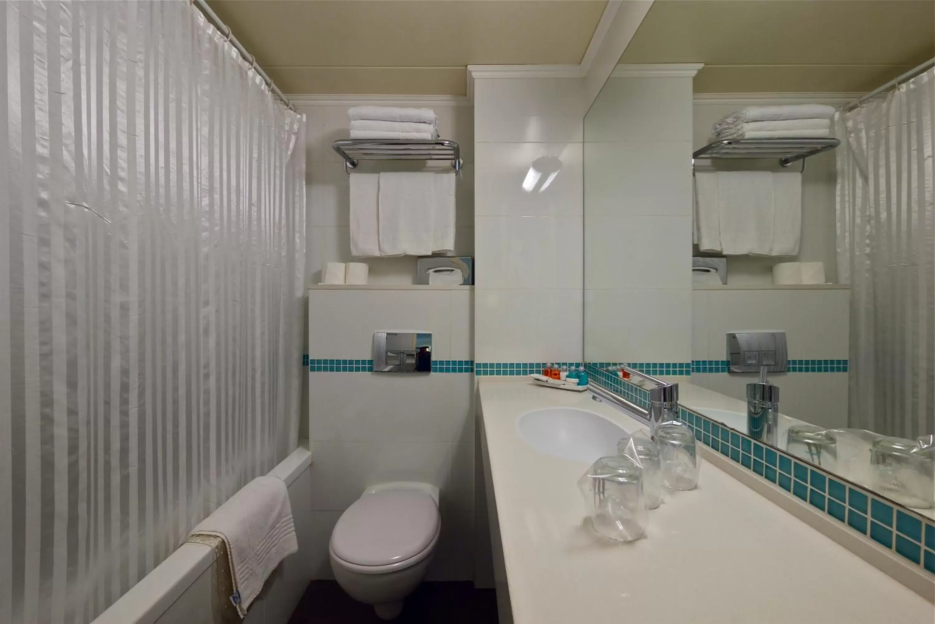 Toilet, Bathroom in Metropolitan Hotel