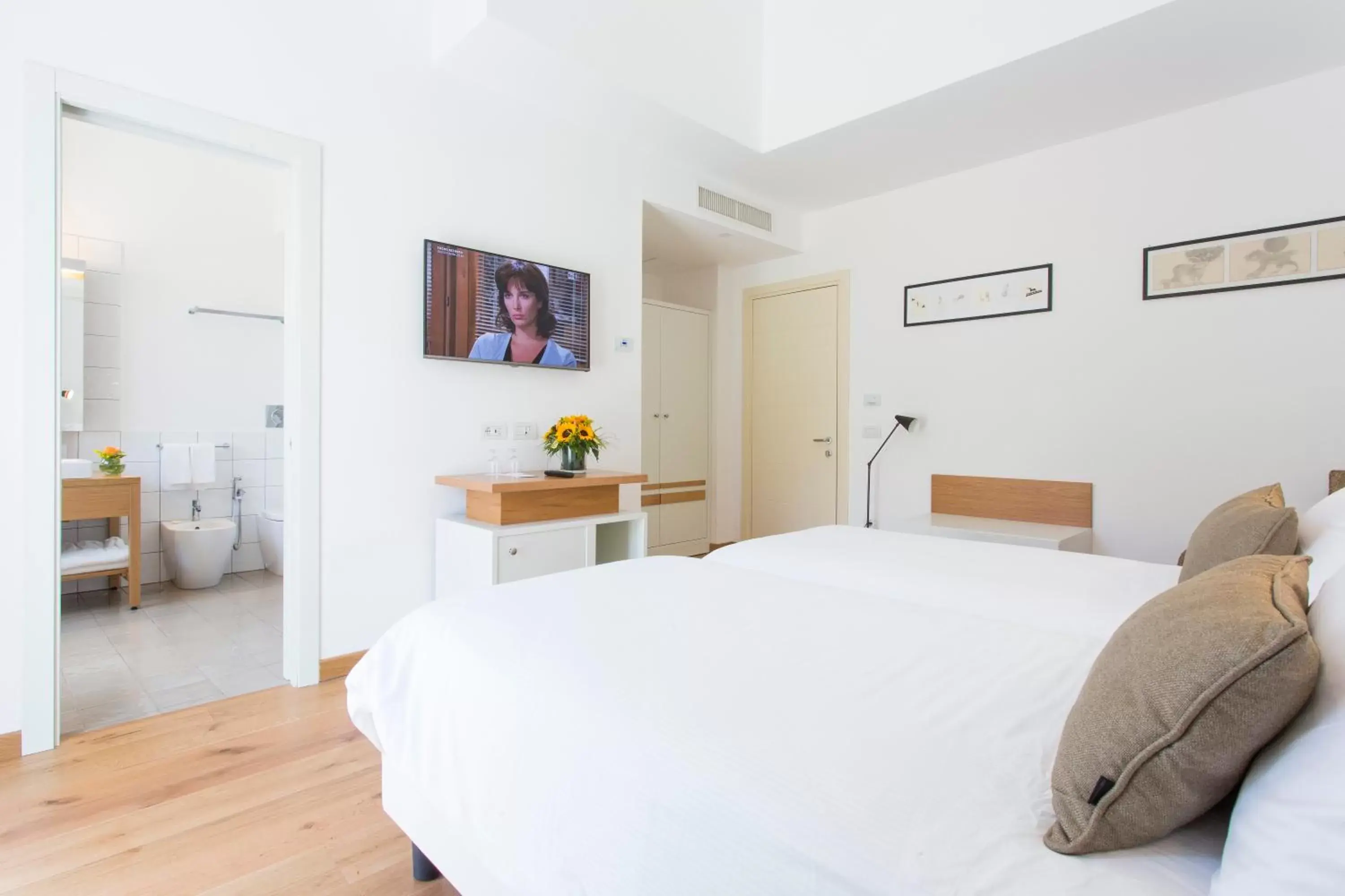 TV and multimedia, Bed in Villa Fiorella Art Hotel