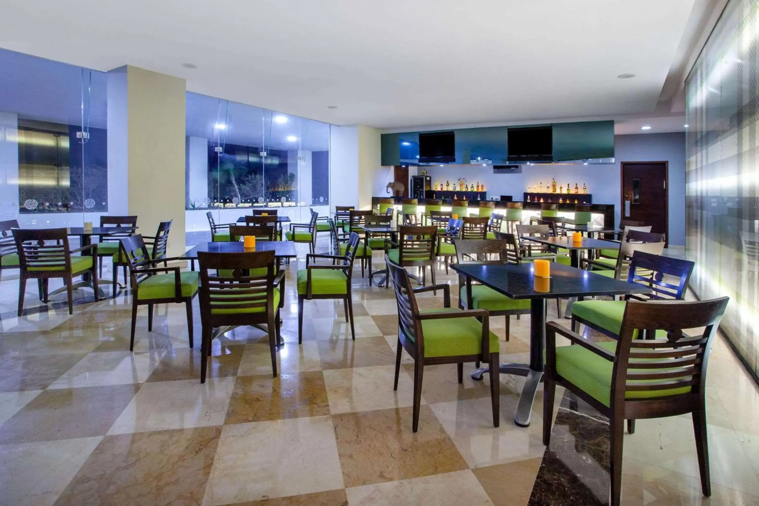 Lounge or bar, Restaurant/Places to Eat in Ramada Plaza by Wyndham Veracruz Boca del Rio