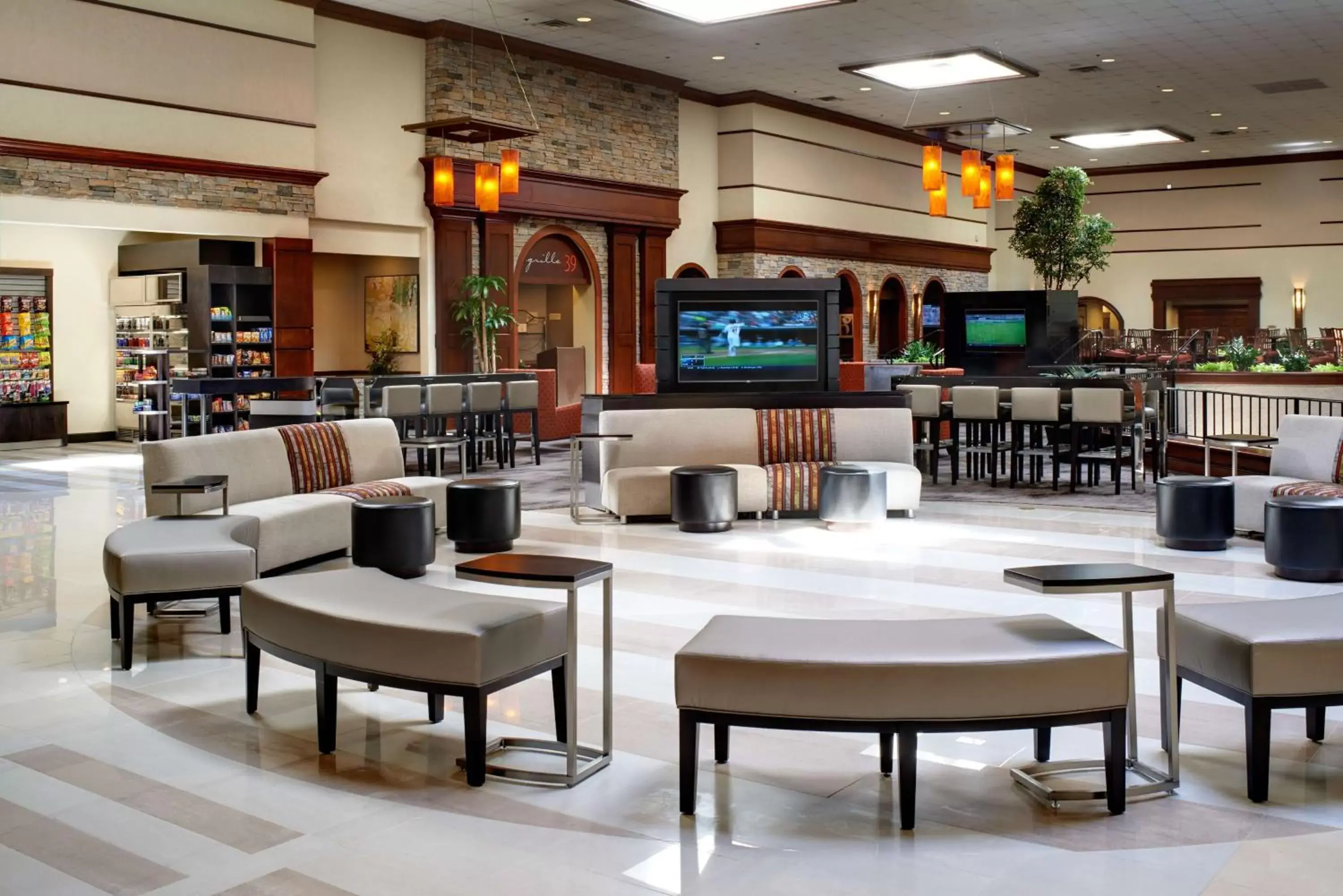 Lobby or reception, Lounge/Bar in DoubleTree by Hilton Dearborn