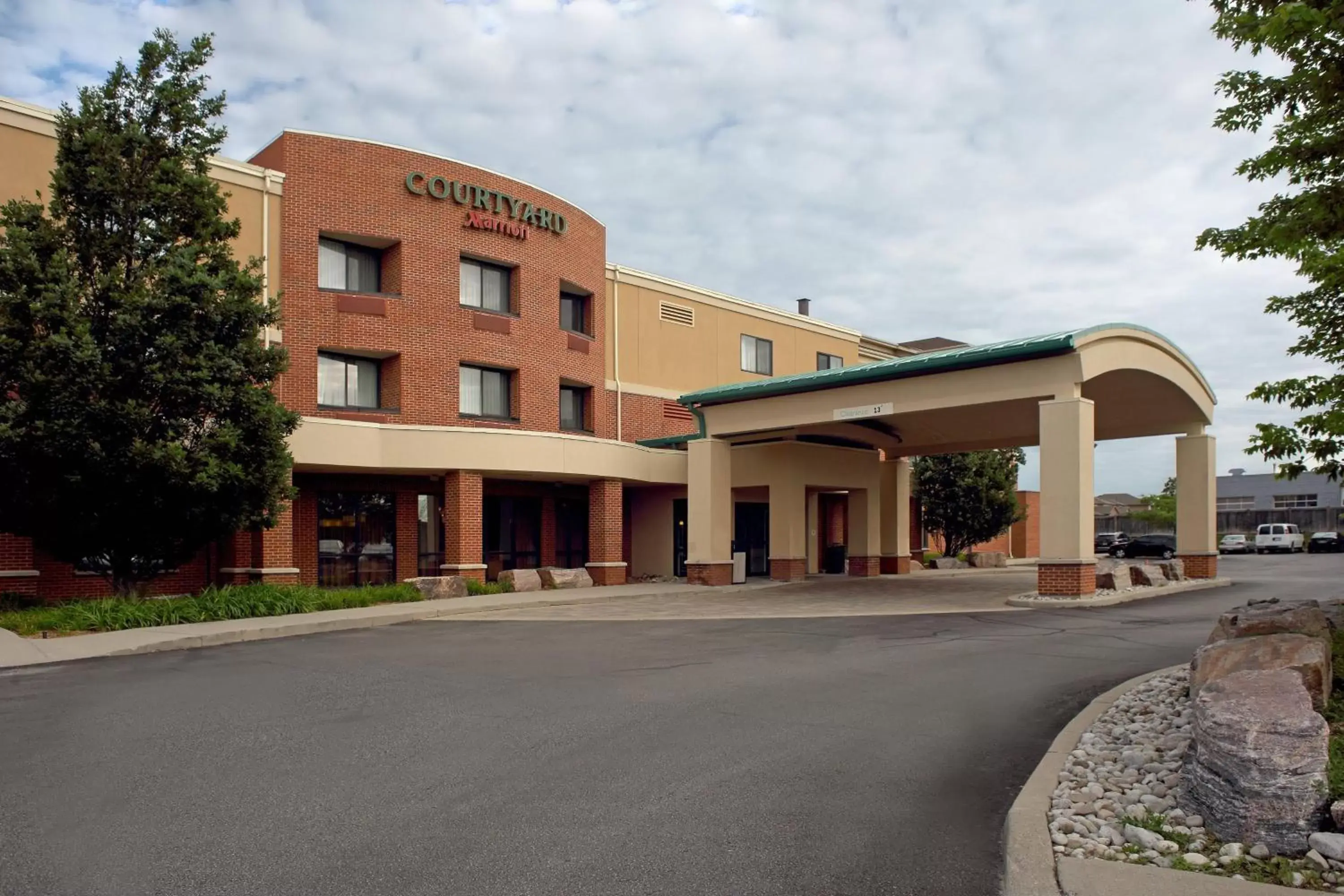 Property Building in Courtyard by Marriott Hamilton