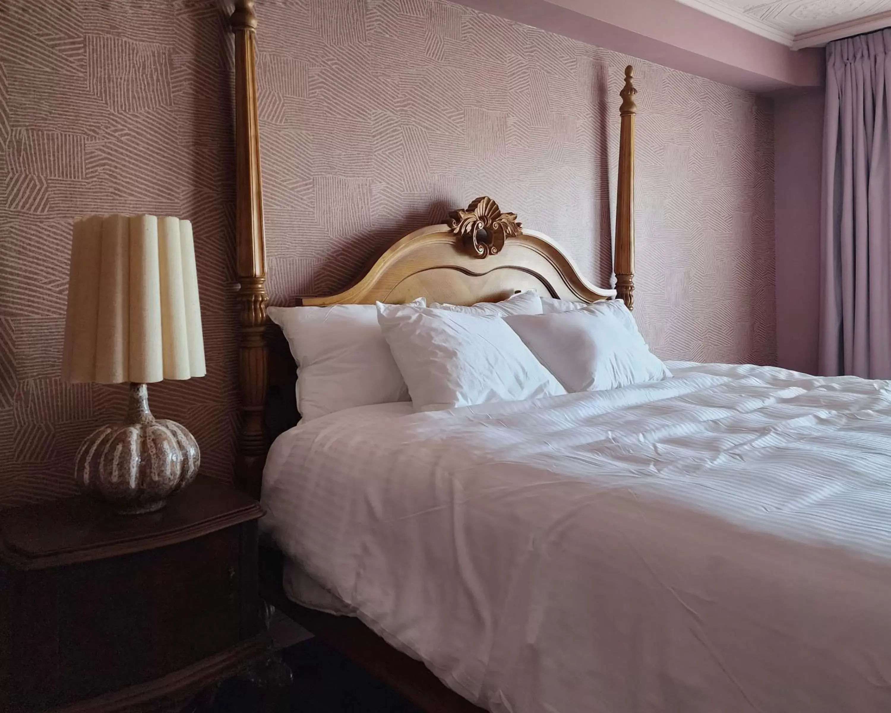 Bedroom, Bed in Niagara Grandview Boutique Hotel