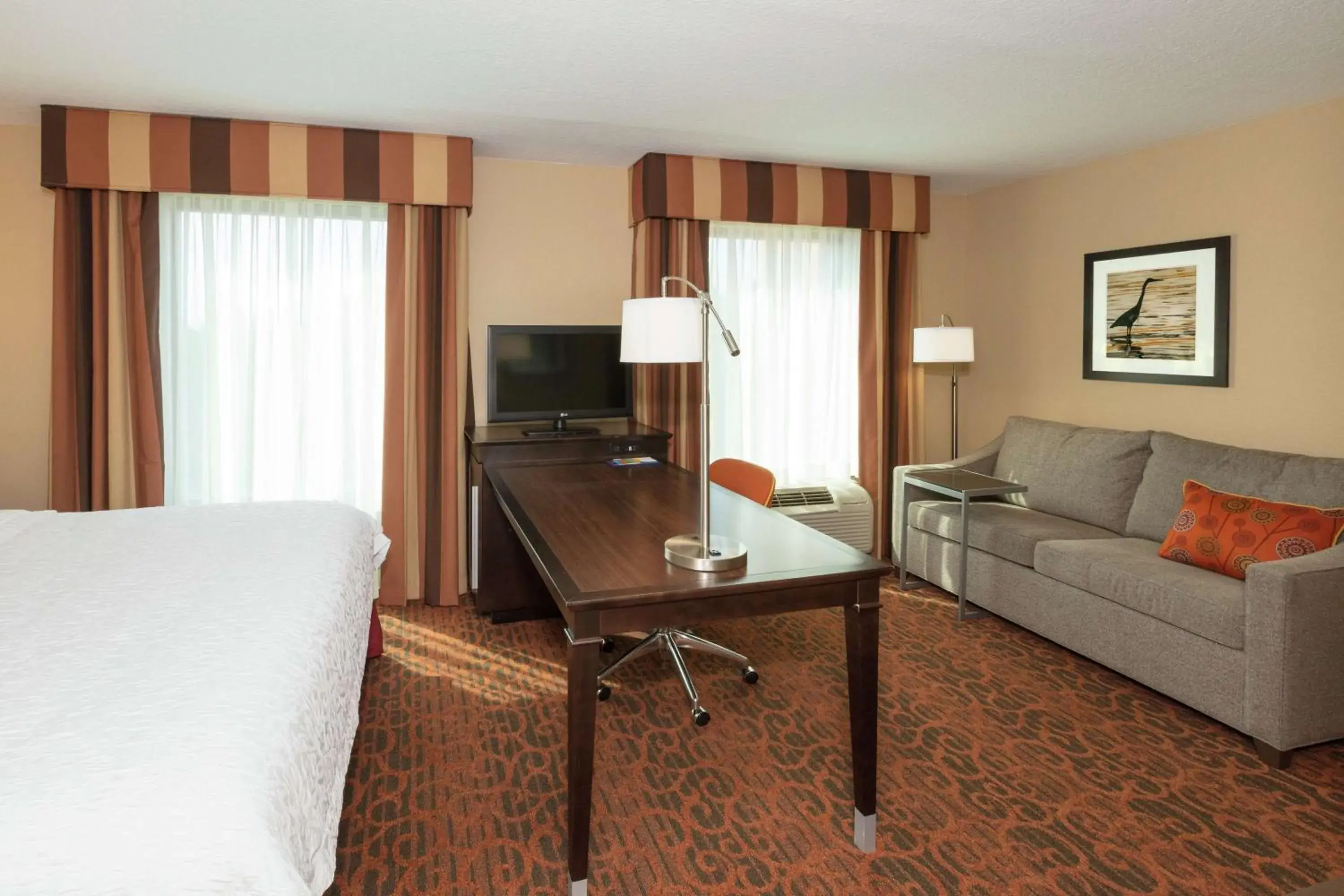 Bedroom, Seating Area in Hampton Inn & Suites Jacksonville-Airport