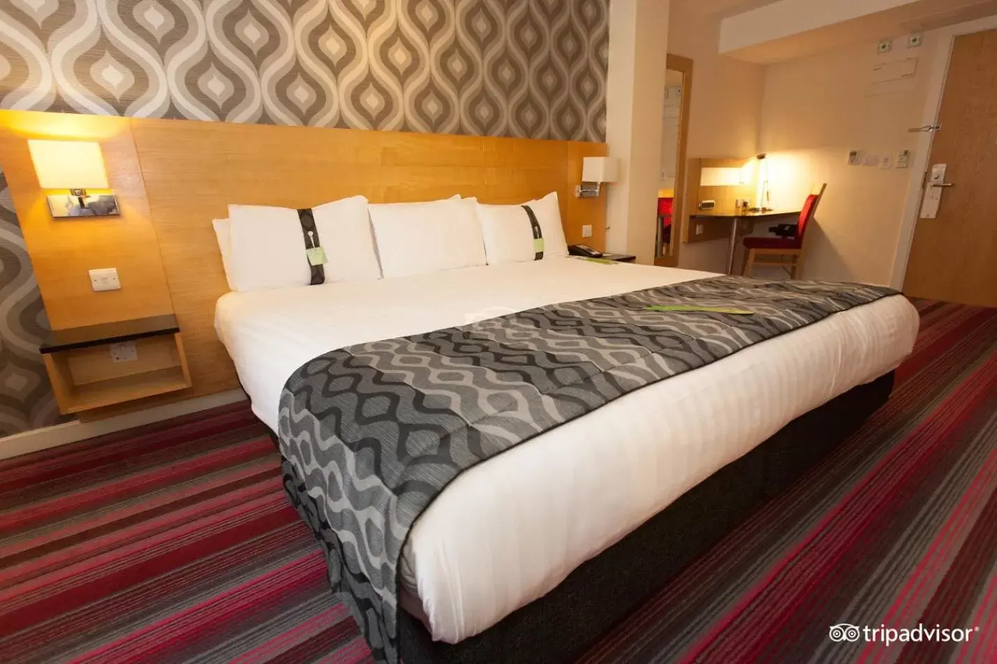 Bed in Holiday Inn Newcastle-Jesmond, an IHG Hotel