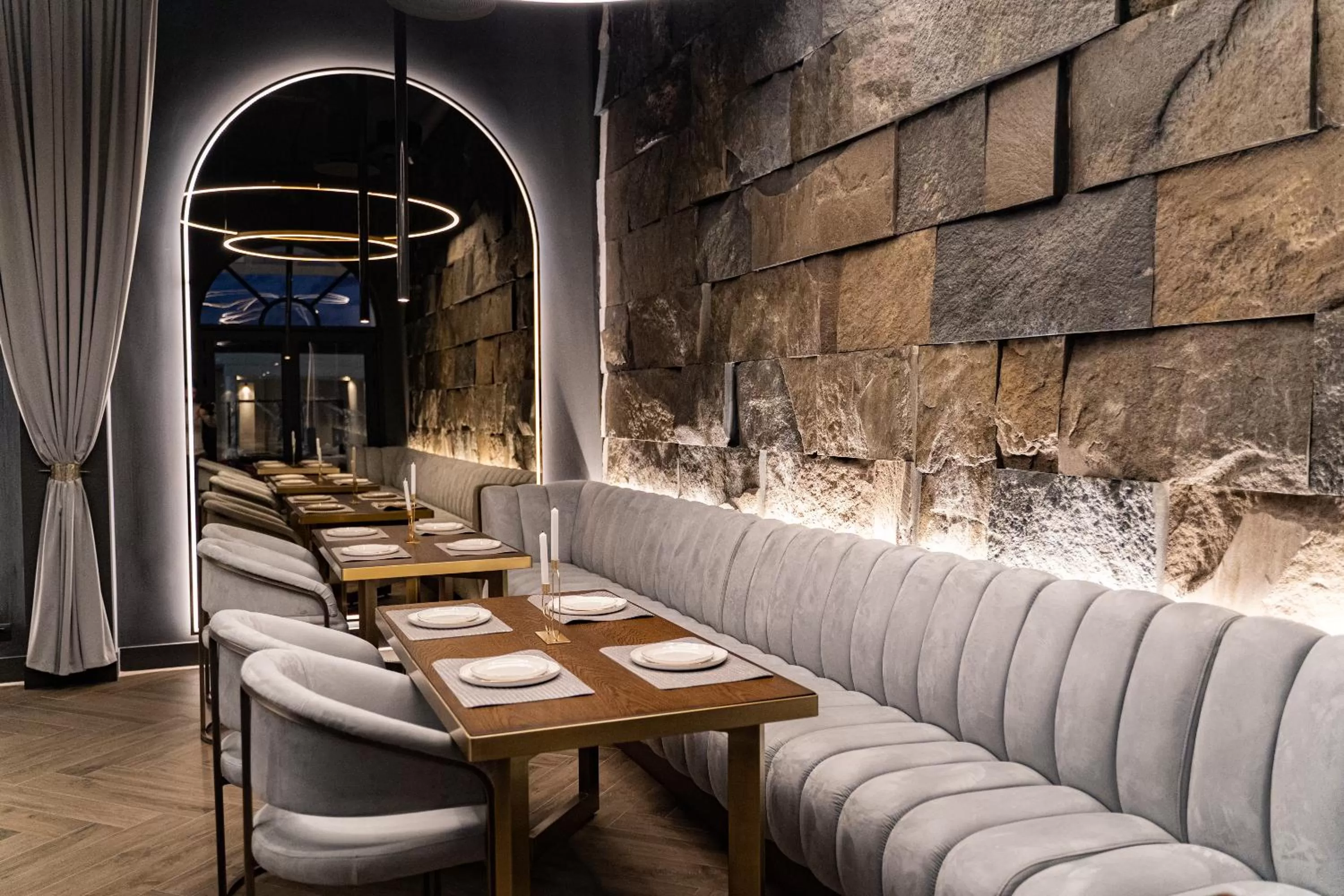 Restaurant/Places to Eat in Caprice Complex