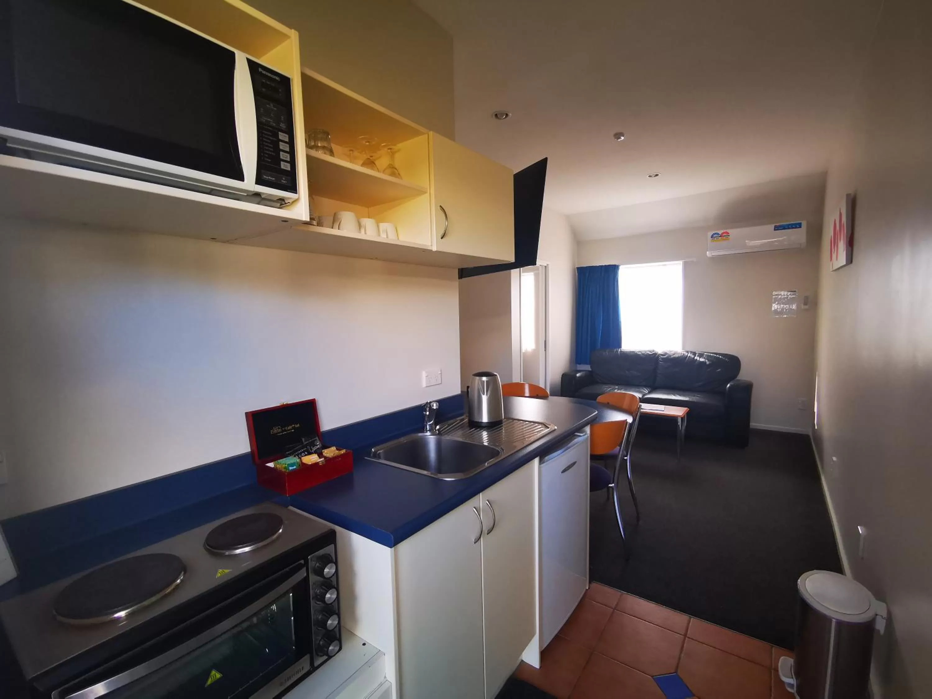 Kitchen or kitchenette in Airport Birches Motel