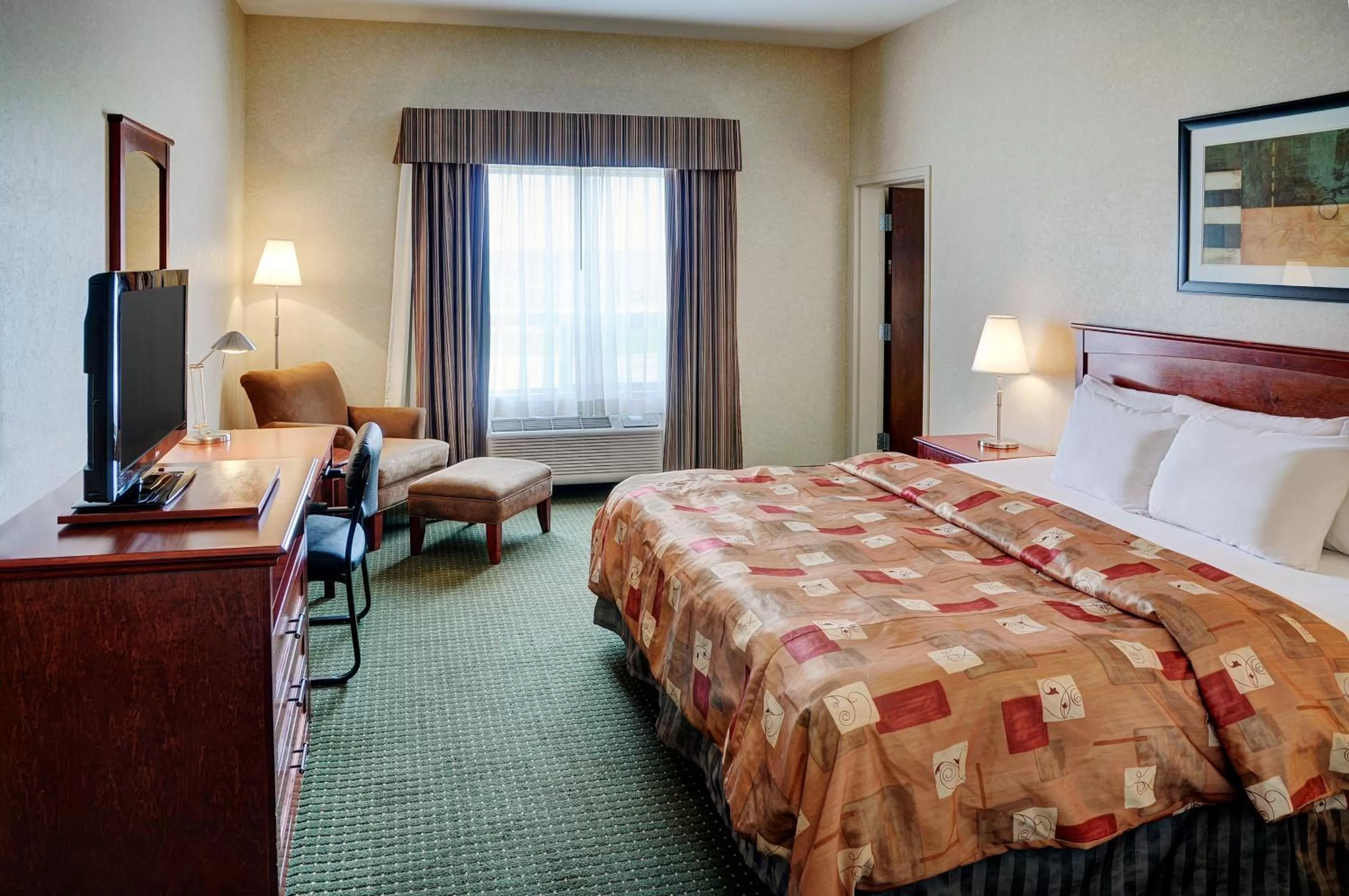 Photo of the whole room, Bed in Lakeview Inns & Suites - Slave Lake