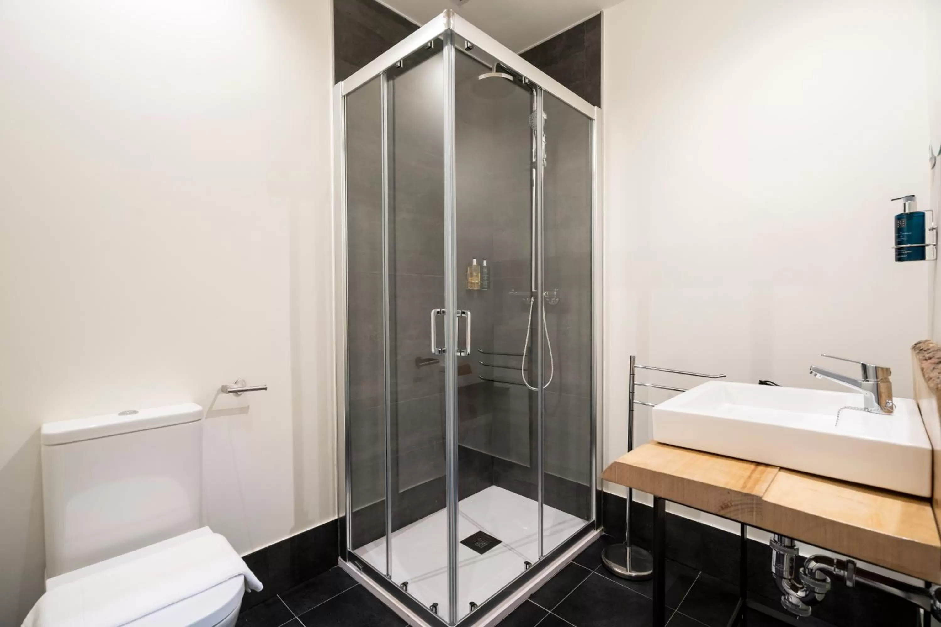 Bathroom in Dobo Azacanes Hostal