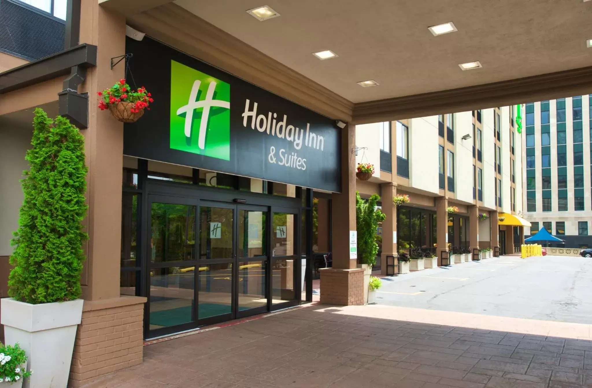 Property building in Holiday Inn Hotel & Suites Chicago - Downtown, an IHG Hotel