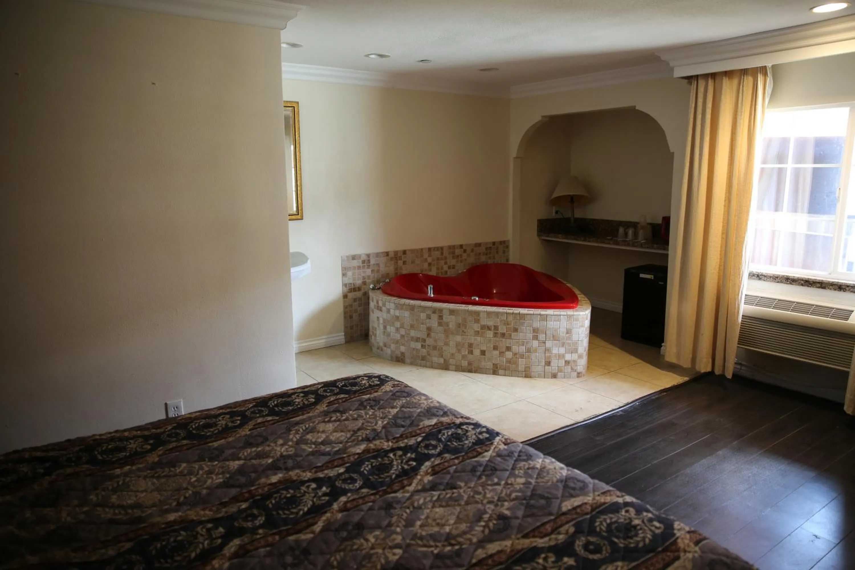 Bed in Chateau Inn & Suites