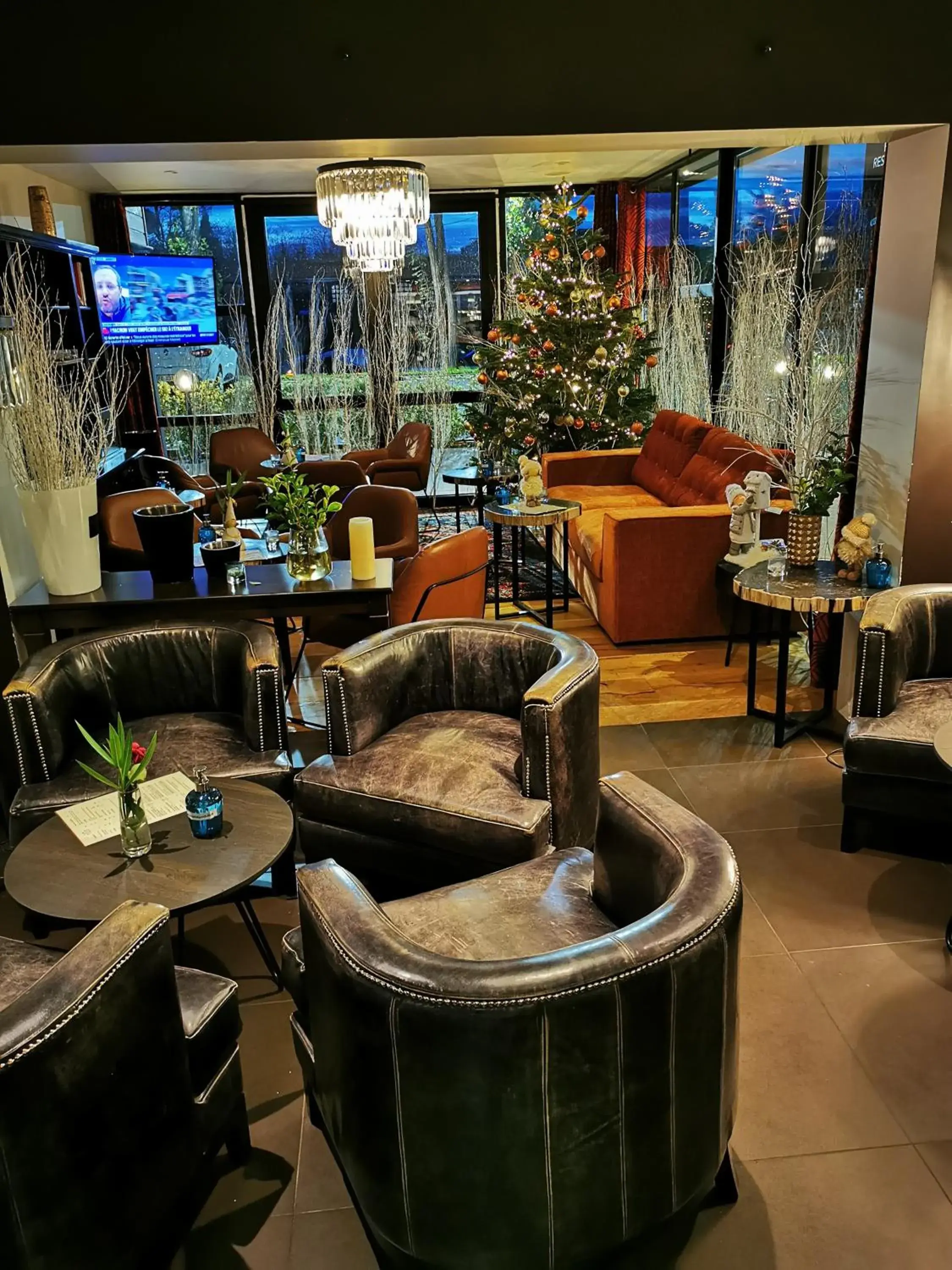 Communal lounge/ TV room, Lounge/Bar in Hotel Acadie Eragny ( ex Comfort Hotel)