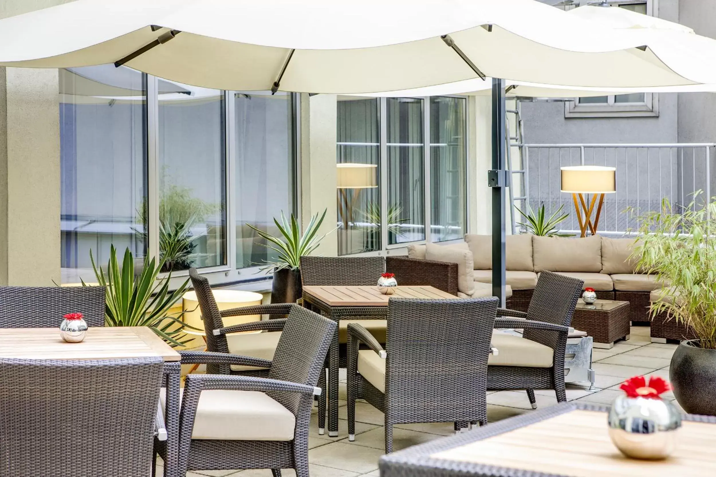 Balcony/Terrace, Restaurant/Places to Eat in IntercityHotel Wien