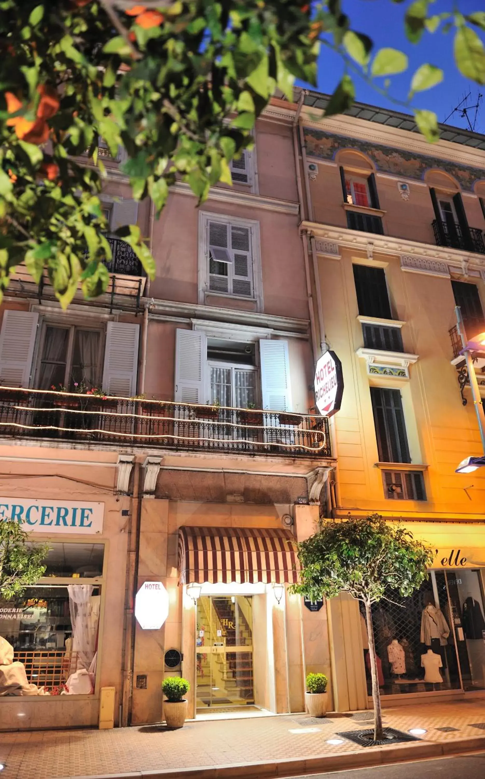 Facade/entrance, Property Building in Hôtel Richelieu