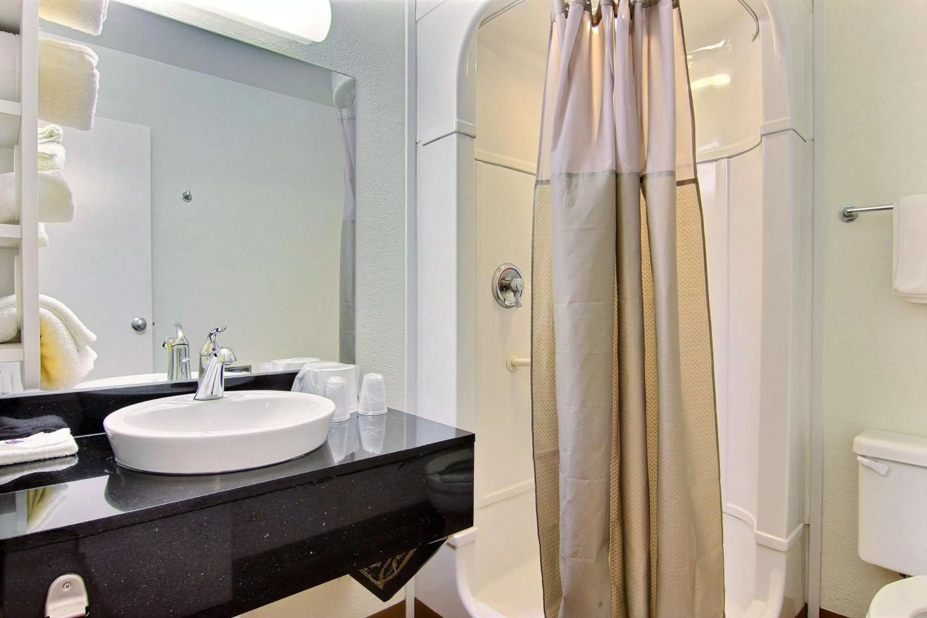 Photo of the whole room in Motel 6-Kingsville, TX