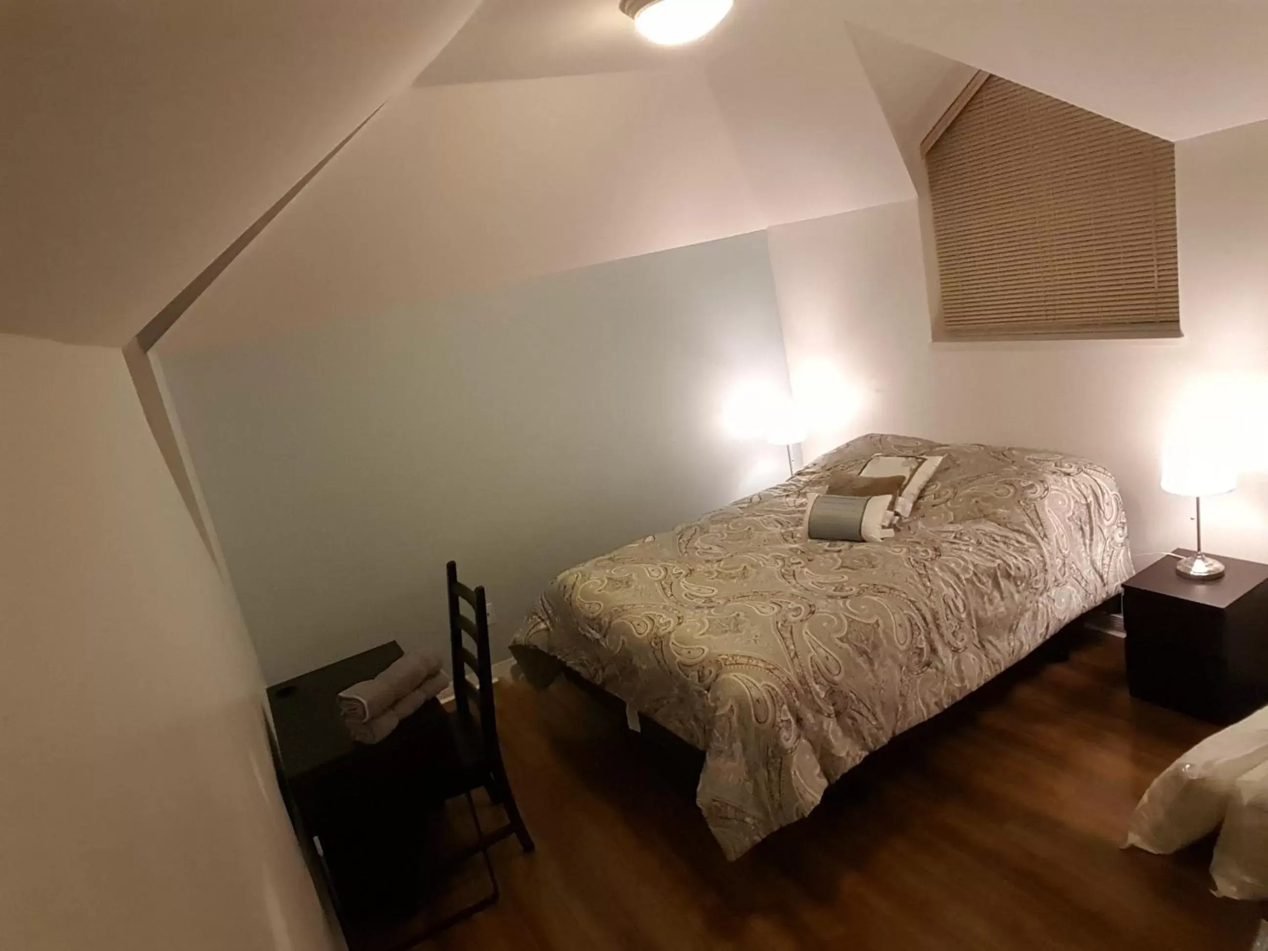 Bedroom, Bed in Emperial Suites