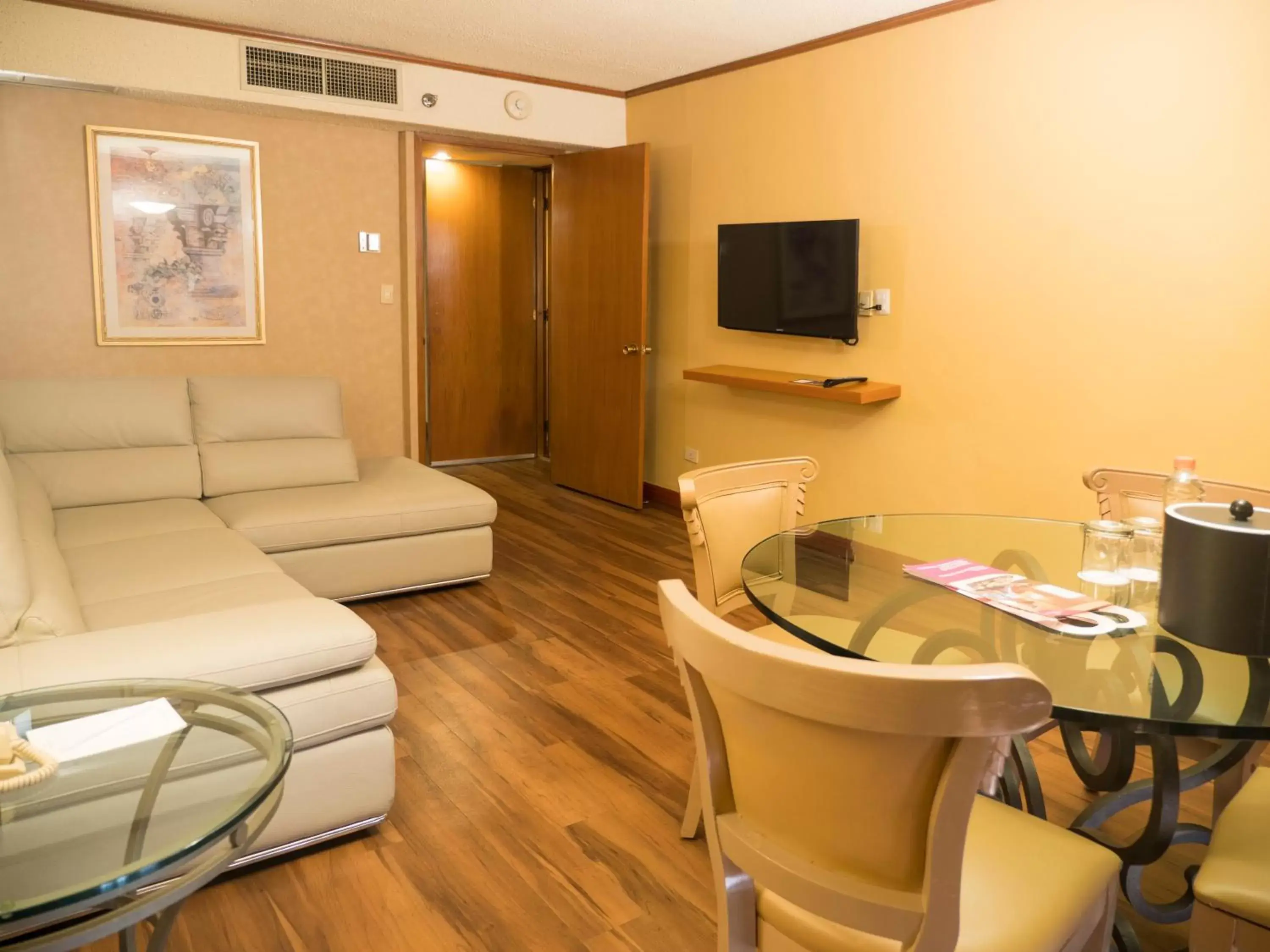 Bedroom, Seating Area in Crowne Plaza Hotel Monterrey, an IHG Hotel