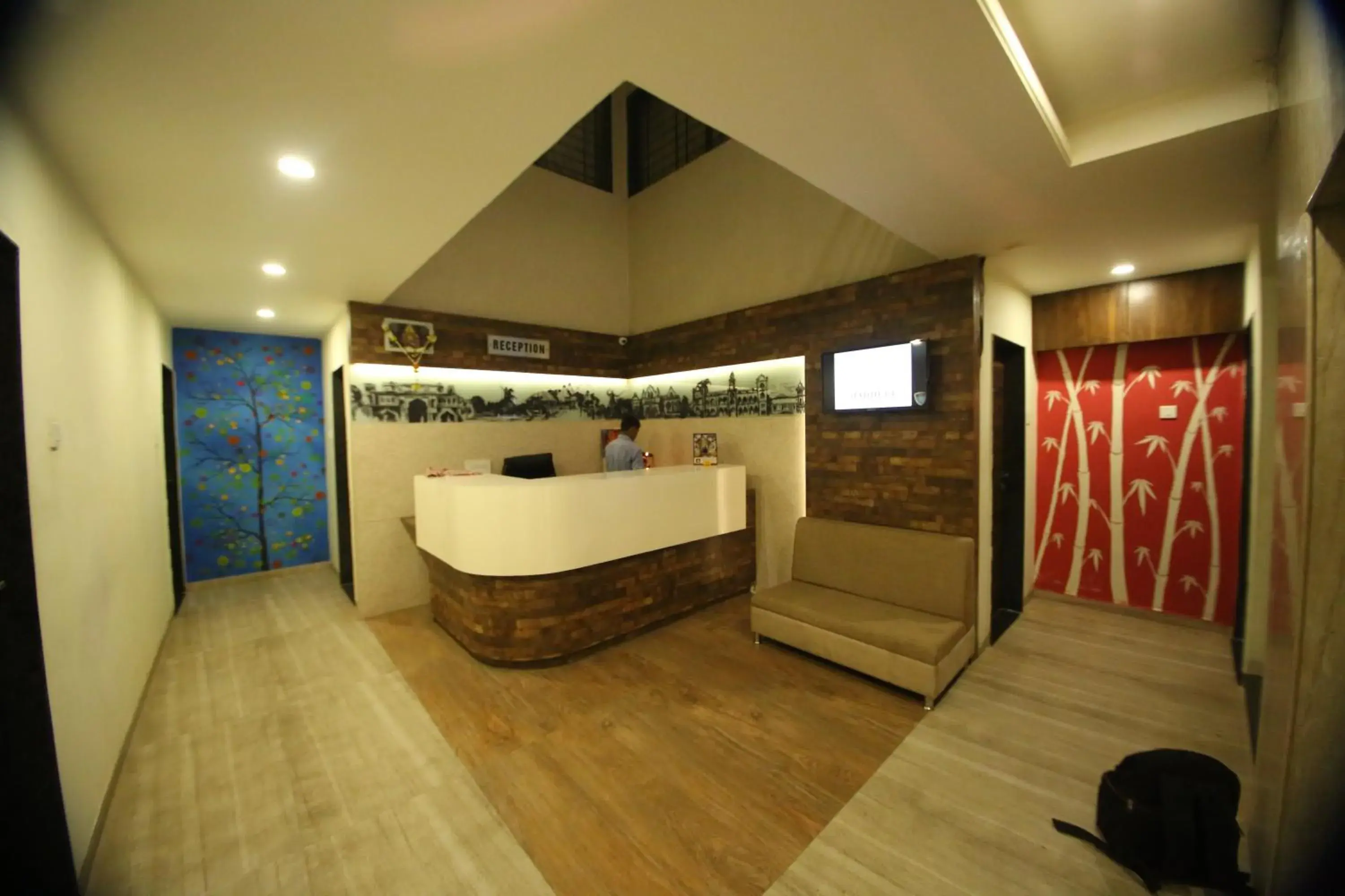 Lobby or reception, Bathroom in Hotel Madhuri Executive