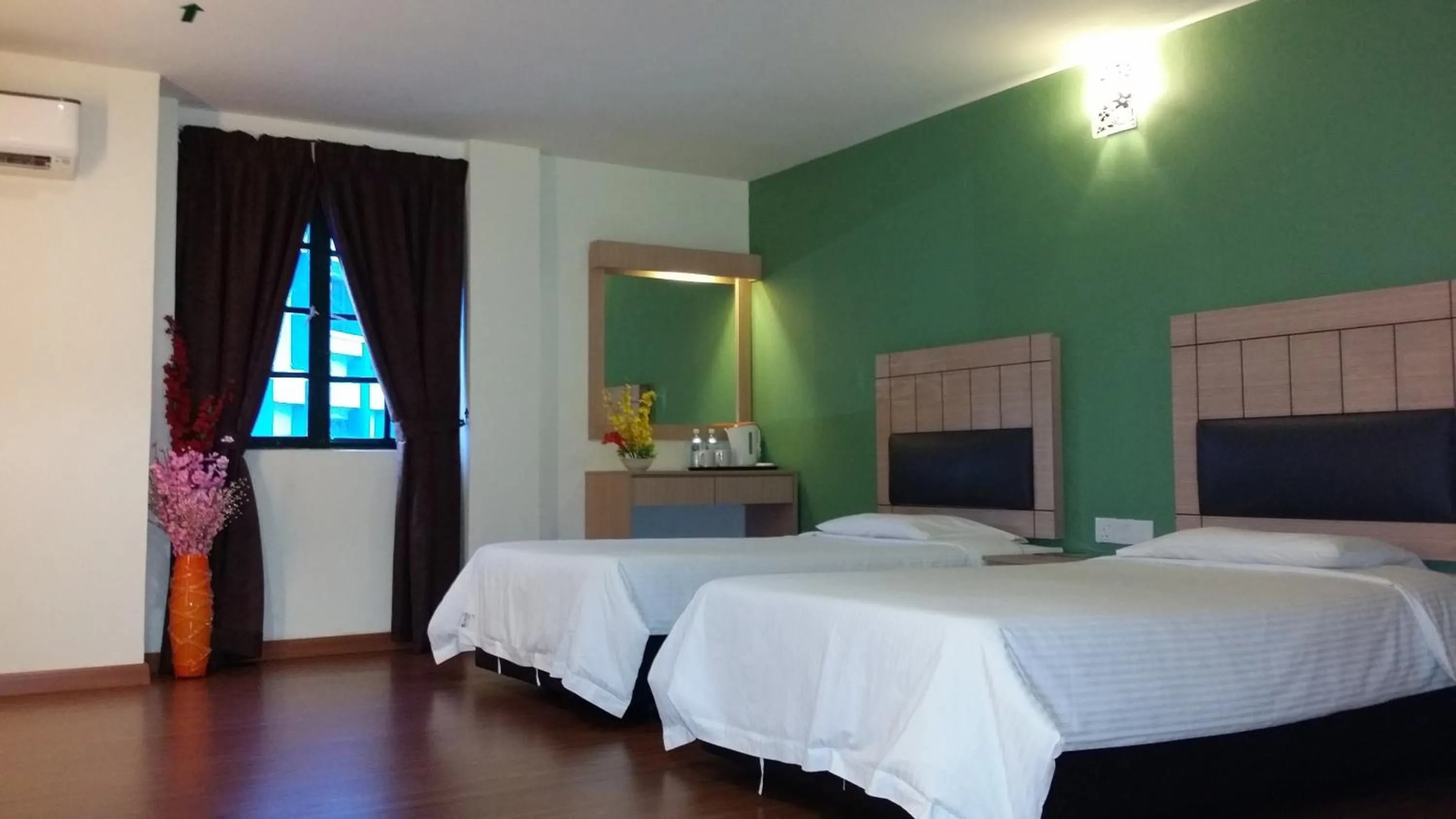 Photo of the whole room in Smart Hotel