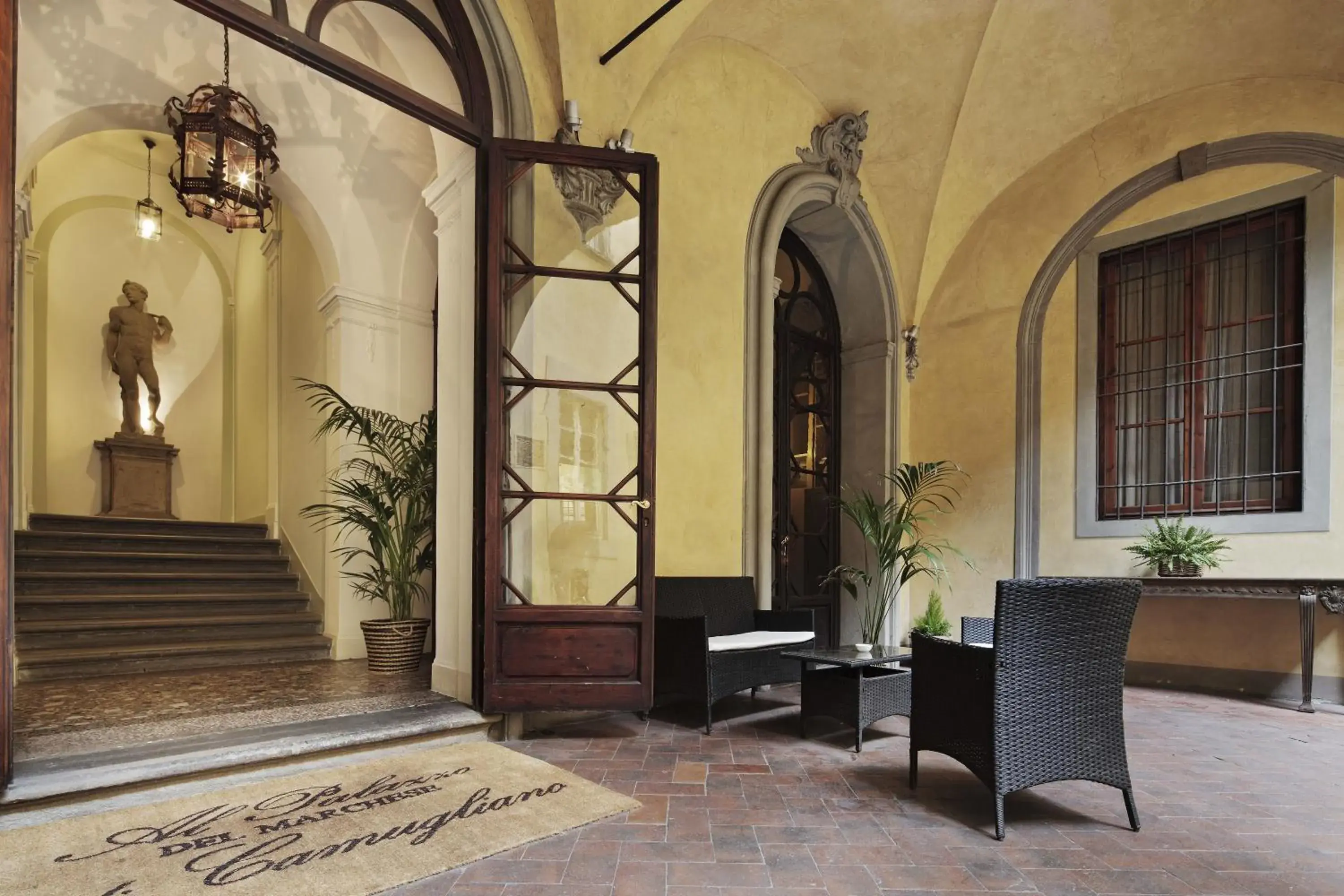 Facade/entrance in Al Palazzo del Marchese di Camugliano Residenza d'Epoca