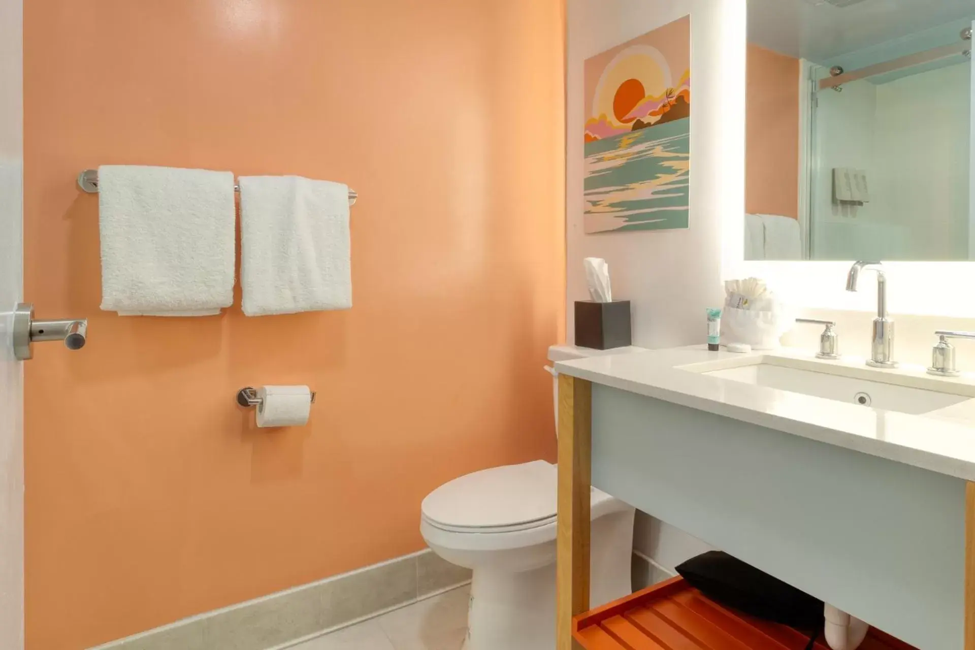 Bathroom in Golden Sands Oceanfront Hotel