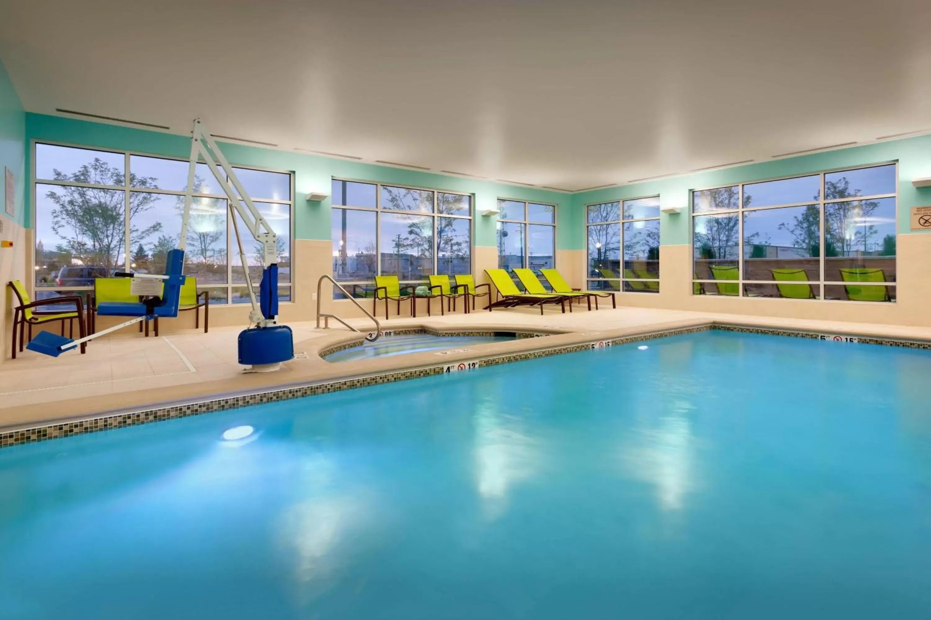 Swimming Pool in SpringHill Suites by Marriott Idaho Falls