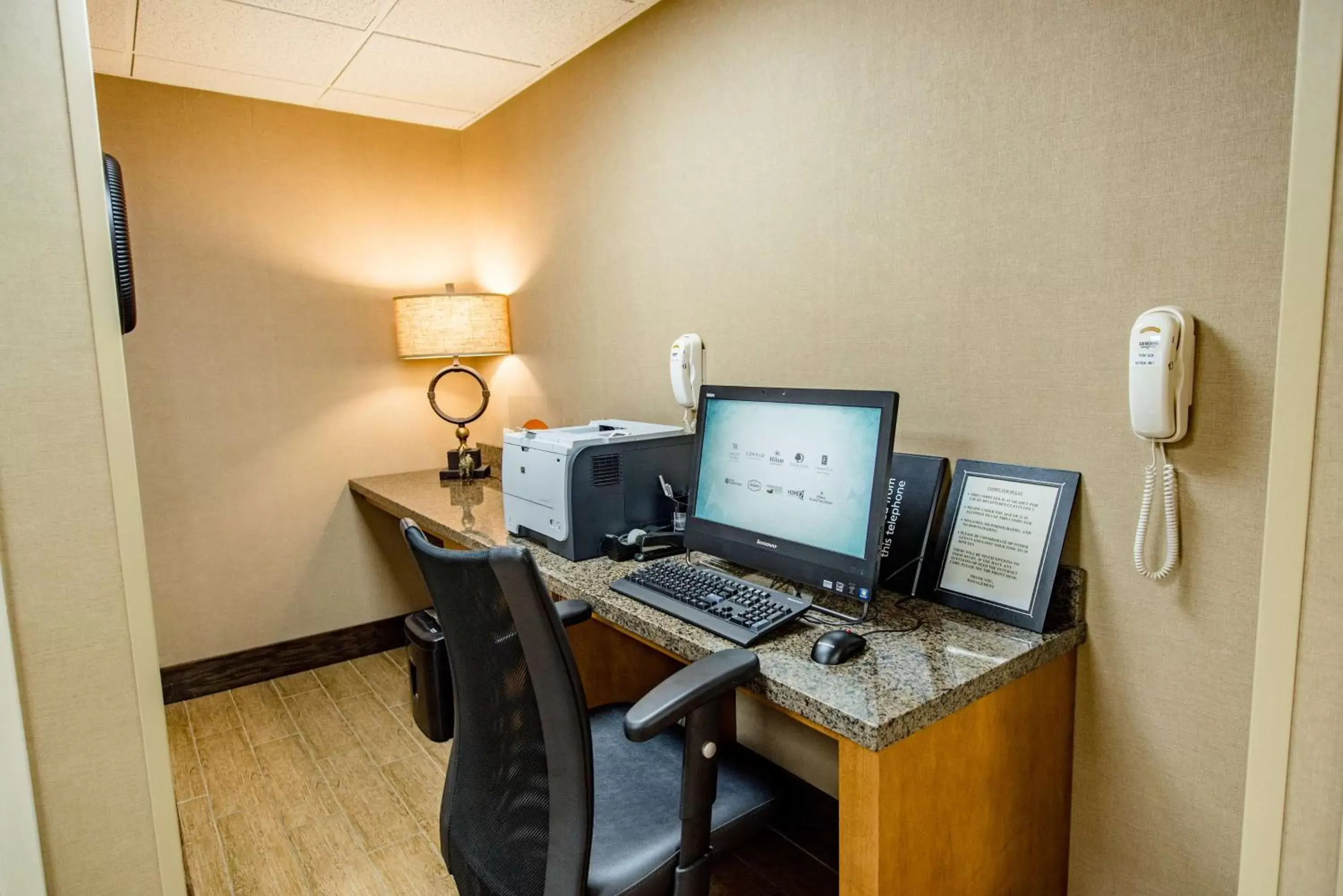 Business facilities in Hampton Inn Caryville-I-75/Cove Lake-State Park