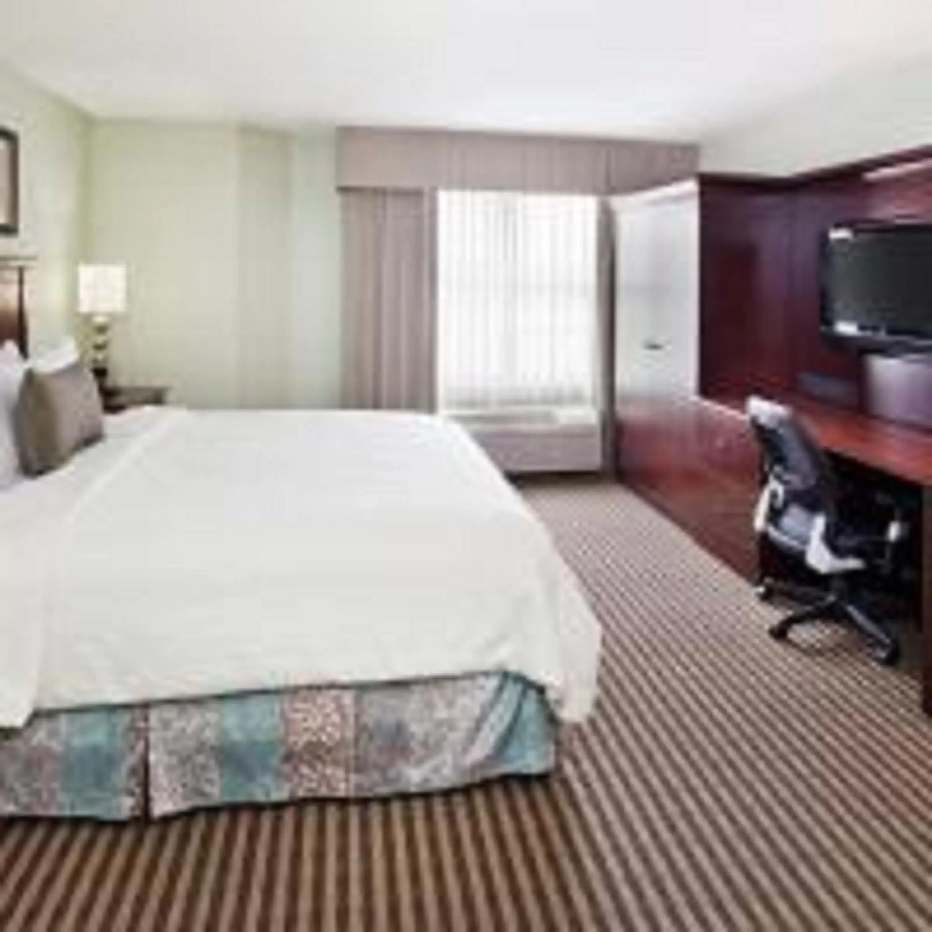 Bed in Holiday Inn Express Hotel & Suites Atlanta Buckhead, an IHG Hotel