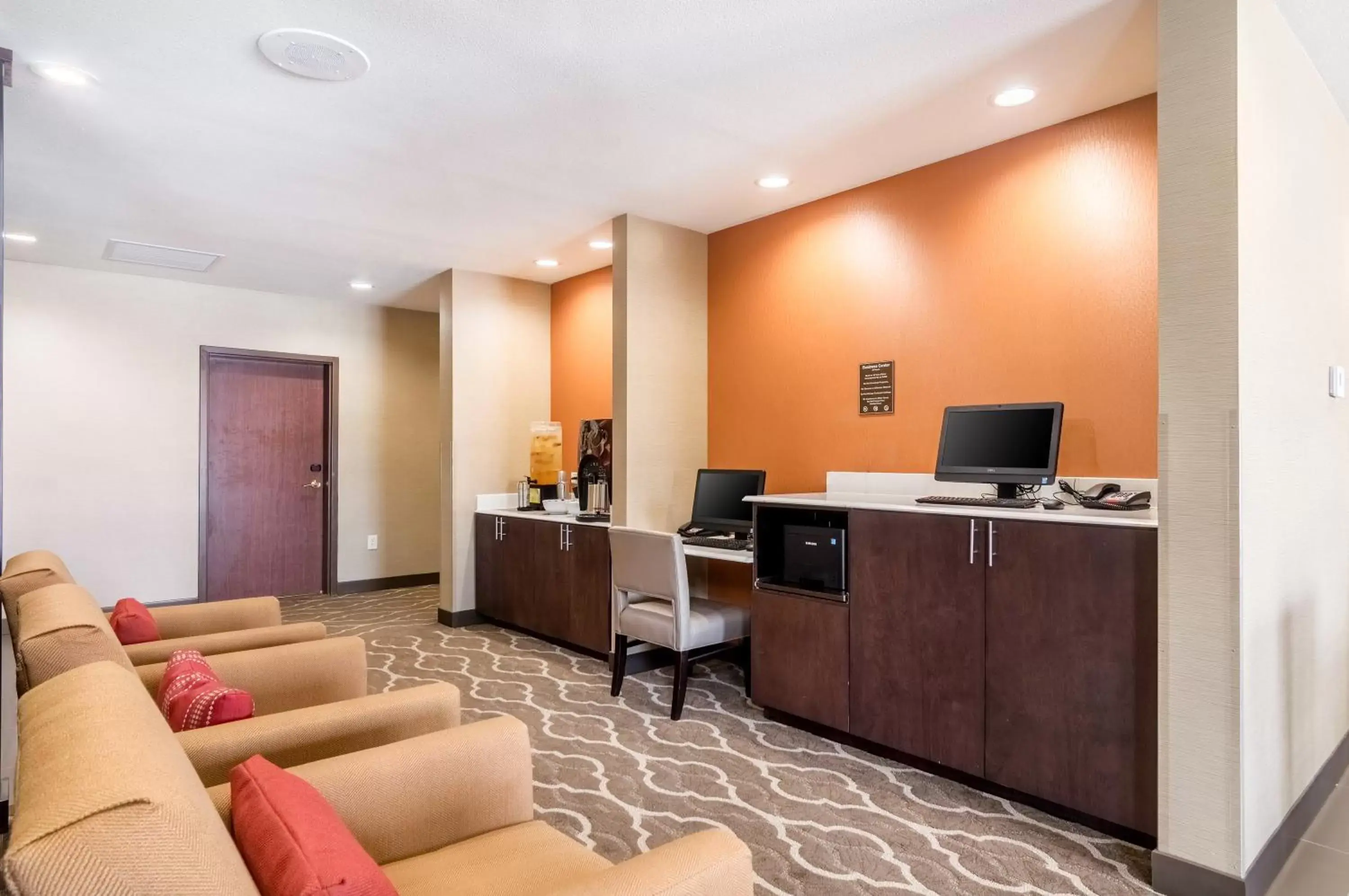 TV/Entertainment Center in Comfort Suites Meridian and I-40