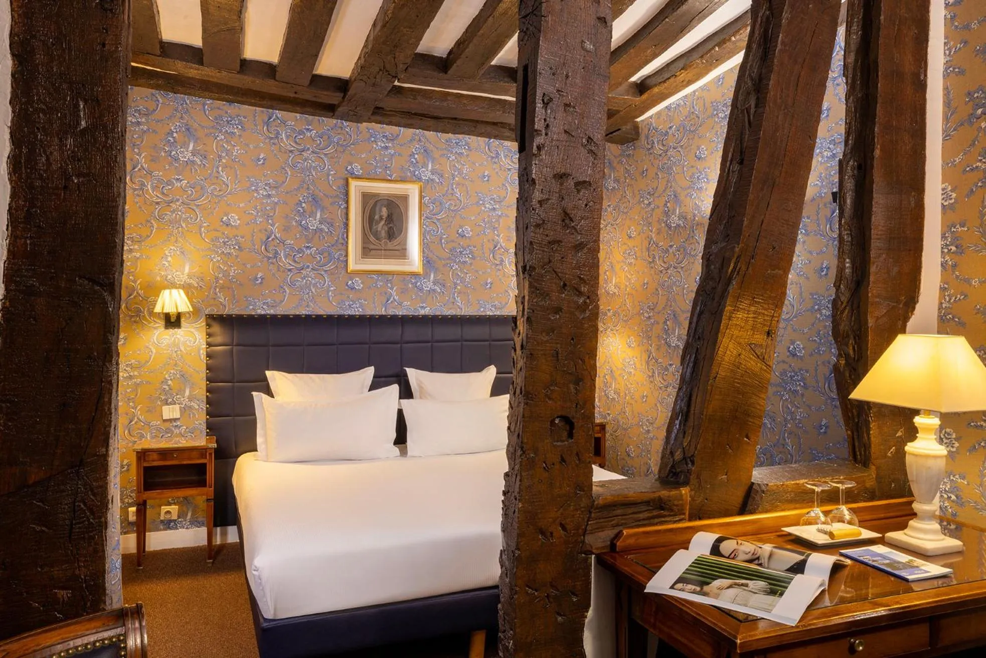 Bedroom, Bed in Relais Hôtel du Vieux Paris