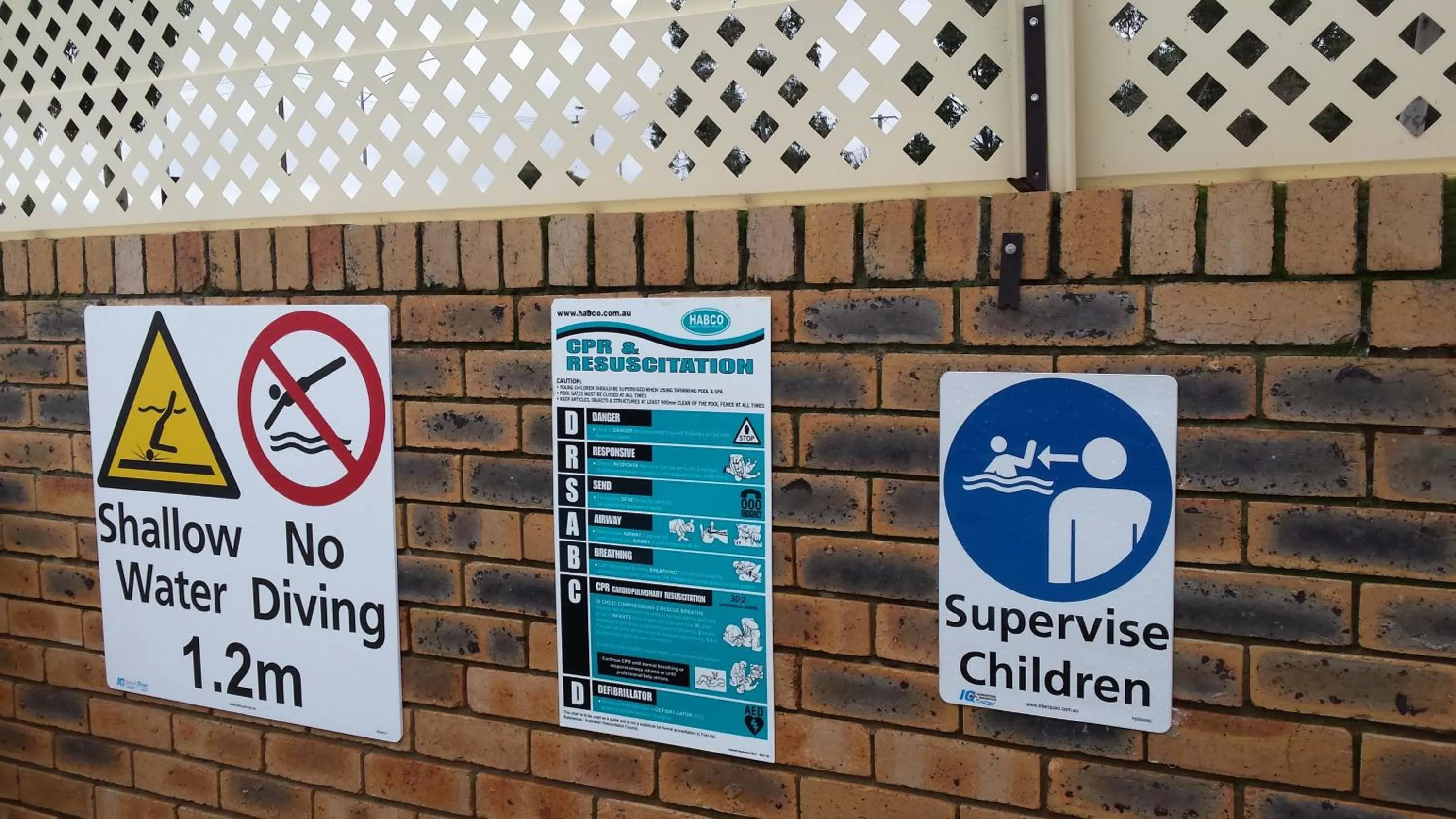 Logo/Certificate/Sign in Sandhurst Motor Inn Bendigo