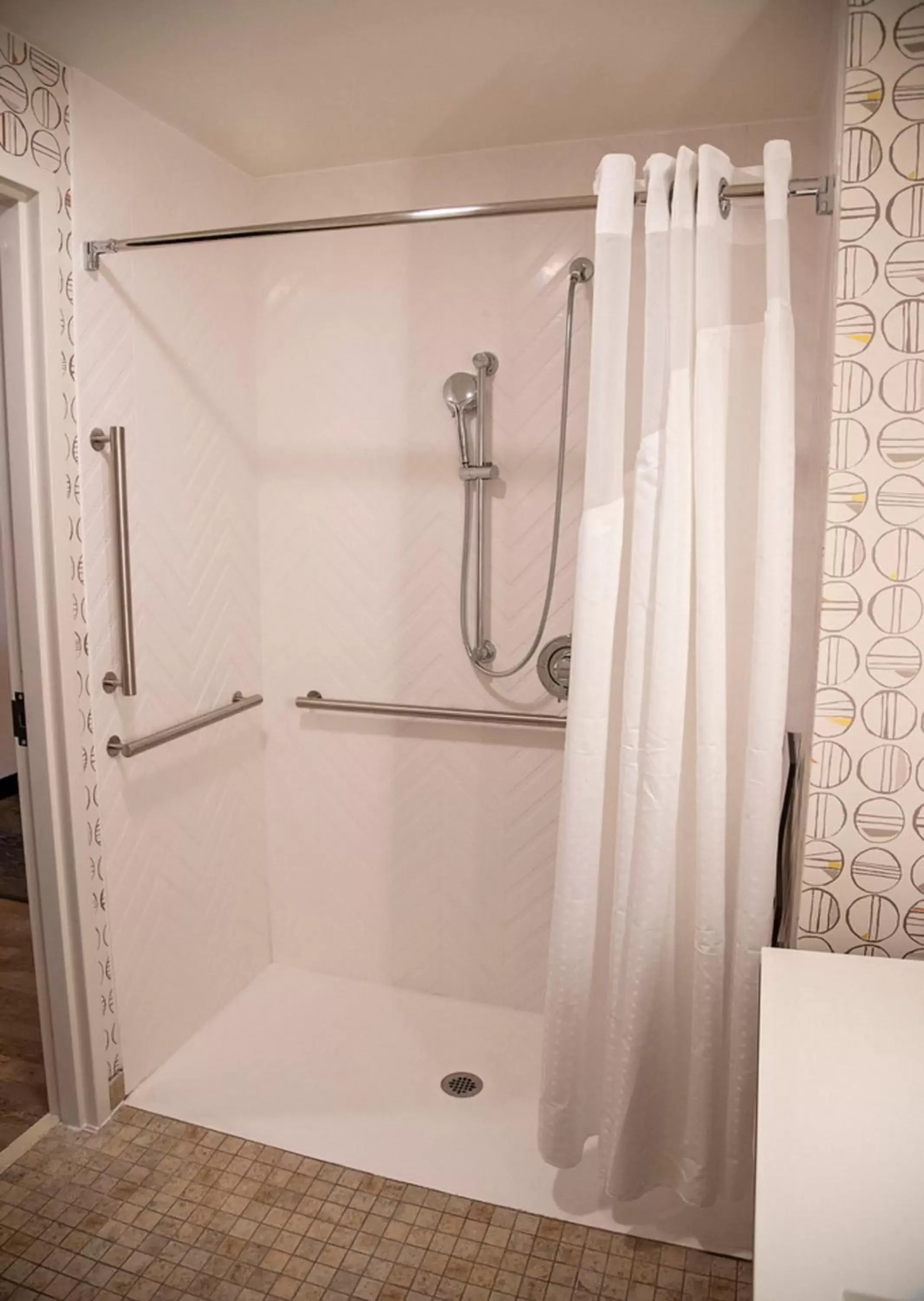 Photo of the whole room, Bathroom in Holiday Inn & Suites - Savannah Airport - Pooler, an IHG Hotel