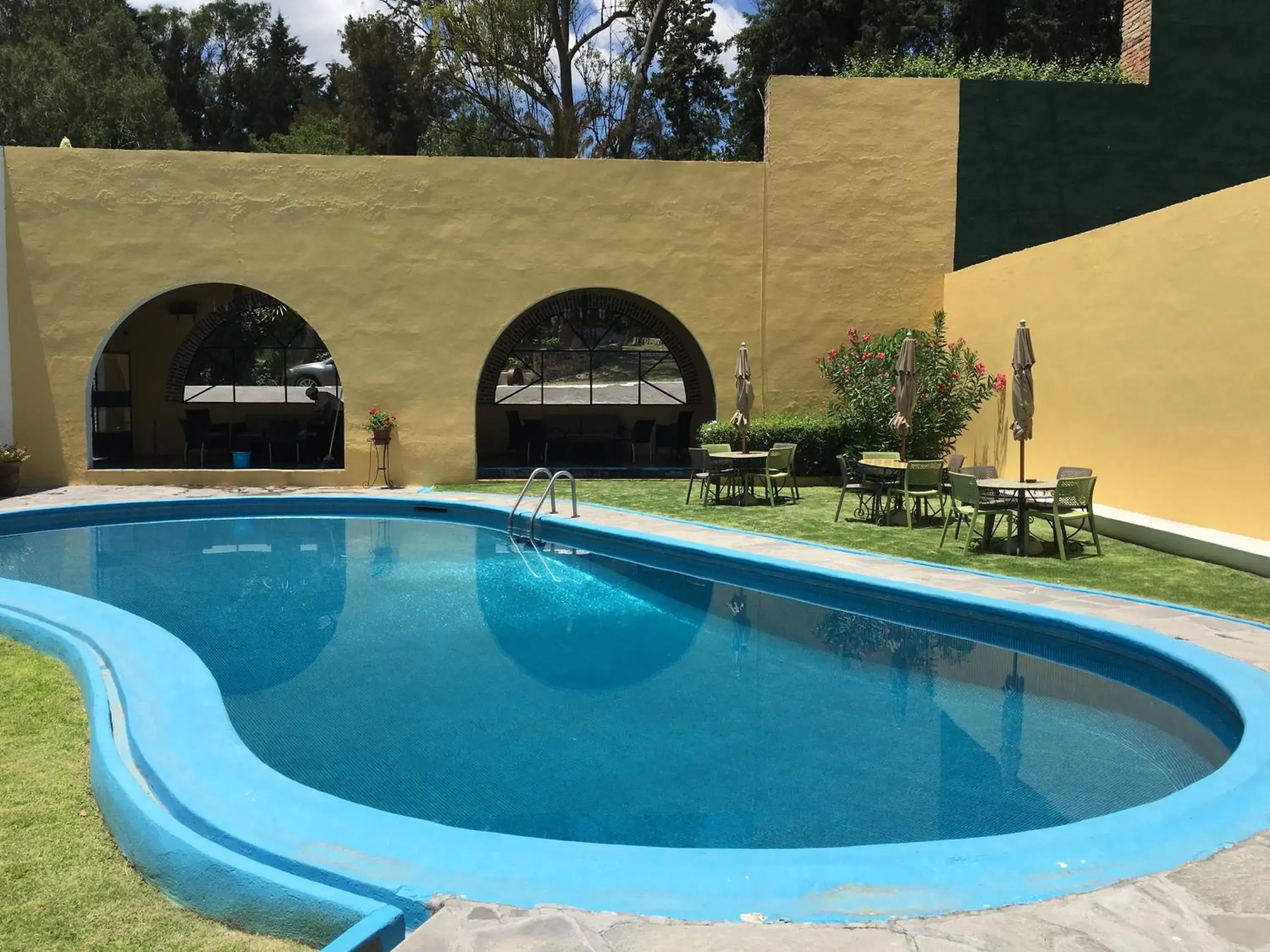 Swimming Pool in Rancho Hotel Atascadero