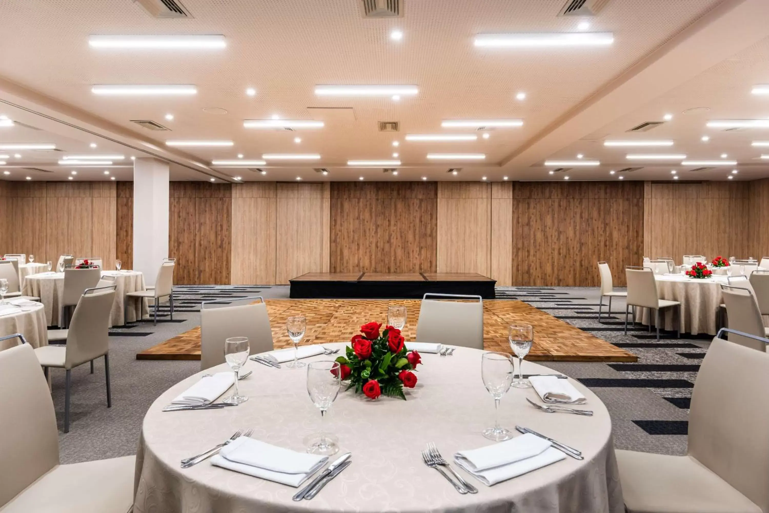 Meeting/conference room, Restaurant/Places to Eat in NH Collection Bogota WTC Royal