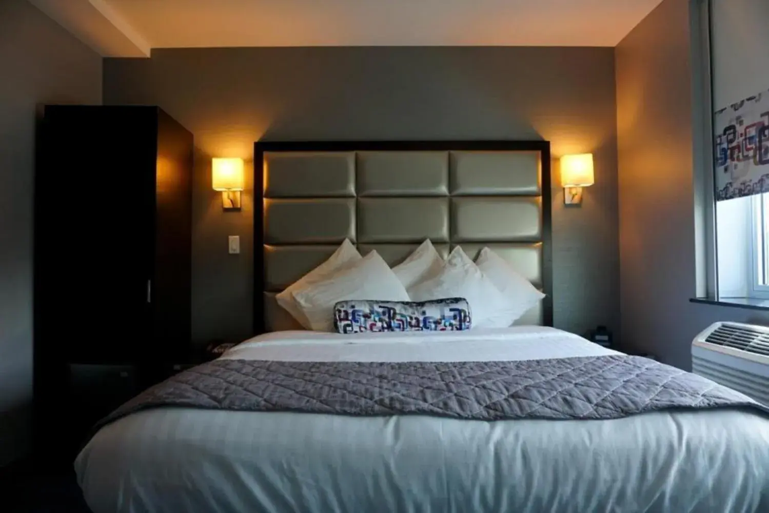 Bed in Umbrella Hotel Bronx Bed in Umbrella Hotel Bronx