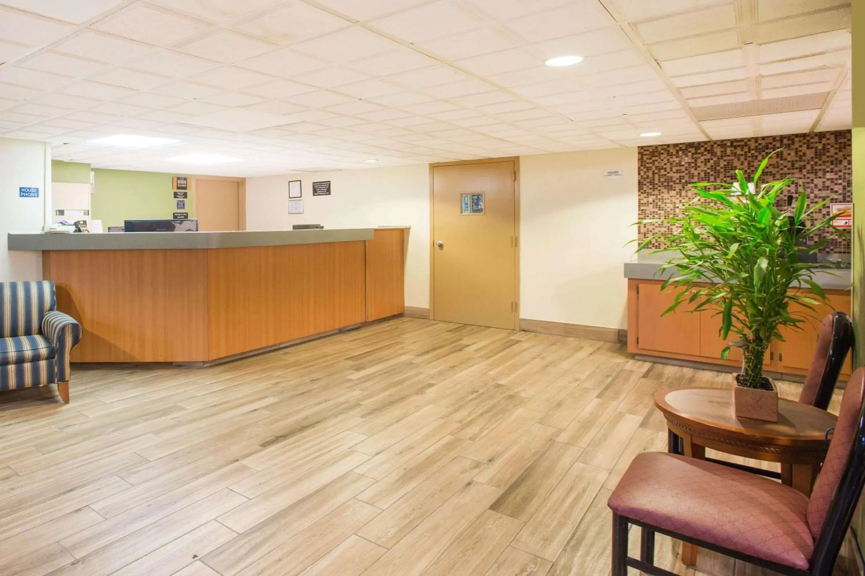 Lobby or reception in Super 8 by Wyndham Myrtle Beach/Market Common Area