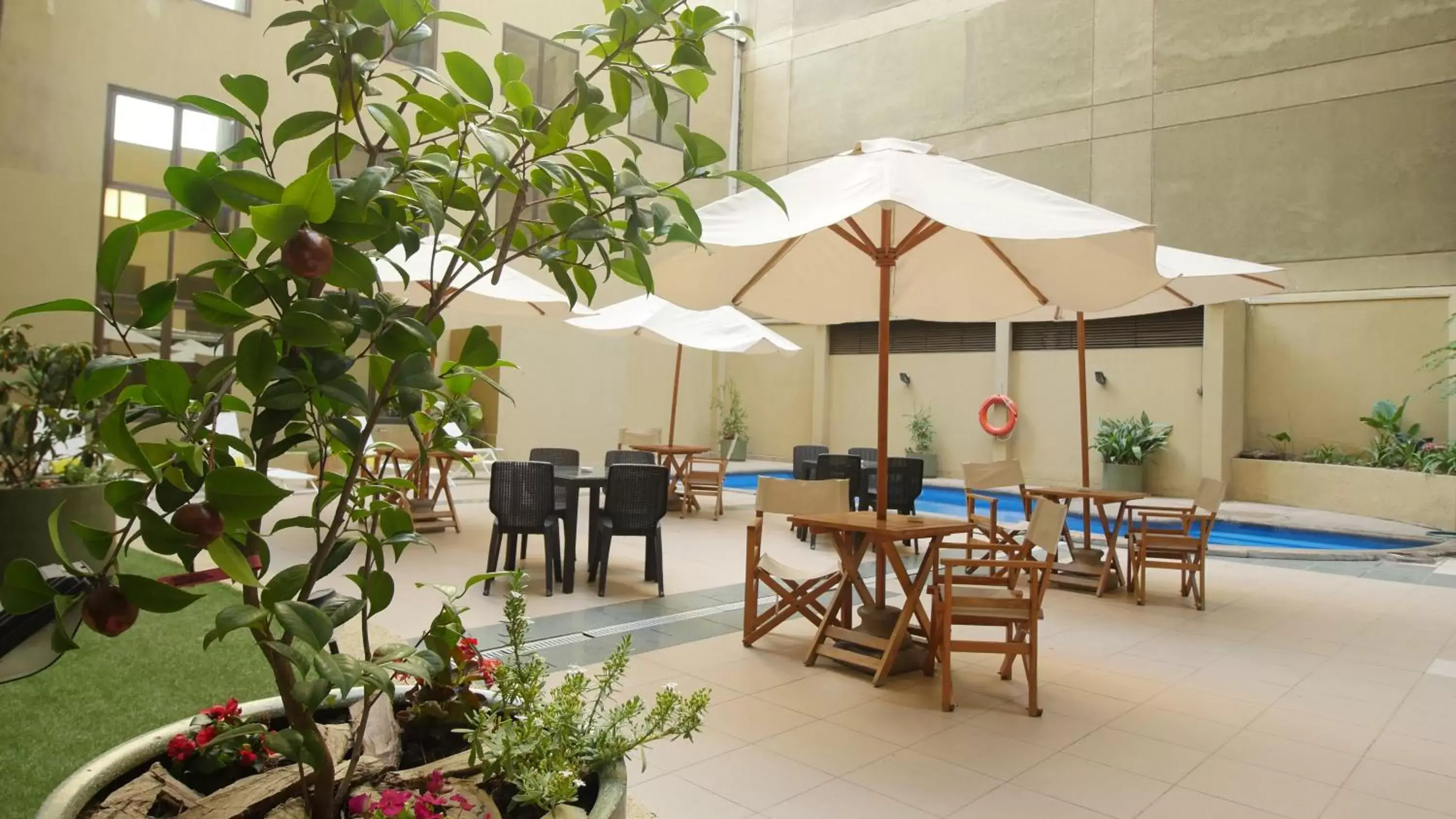 Balcony/Terrace, Swimming Pool in Hotel Diego de Almagro Santiago Centro