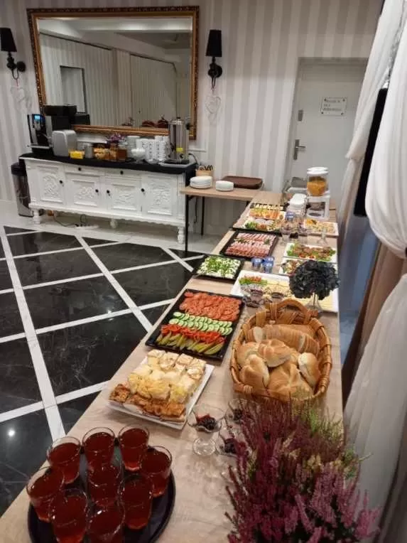 Buffet breakfast in "Arkadia"