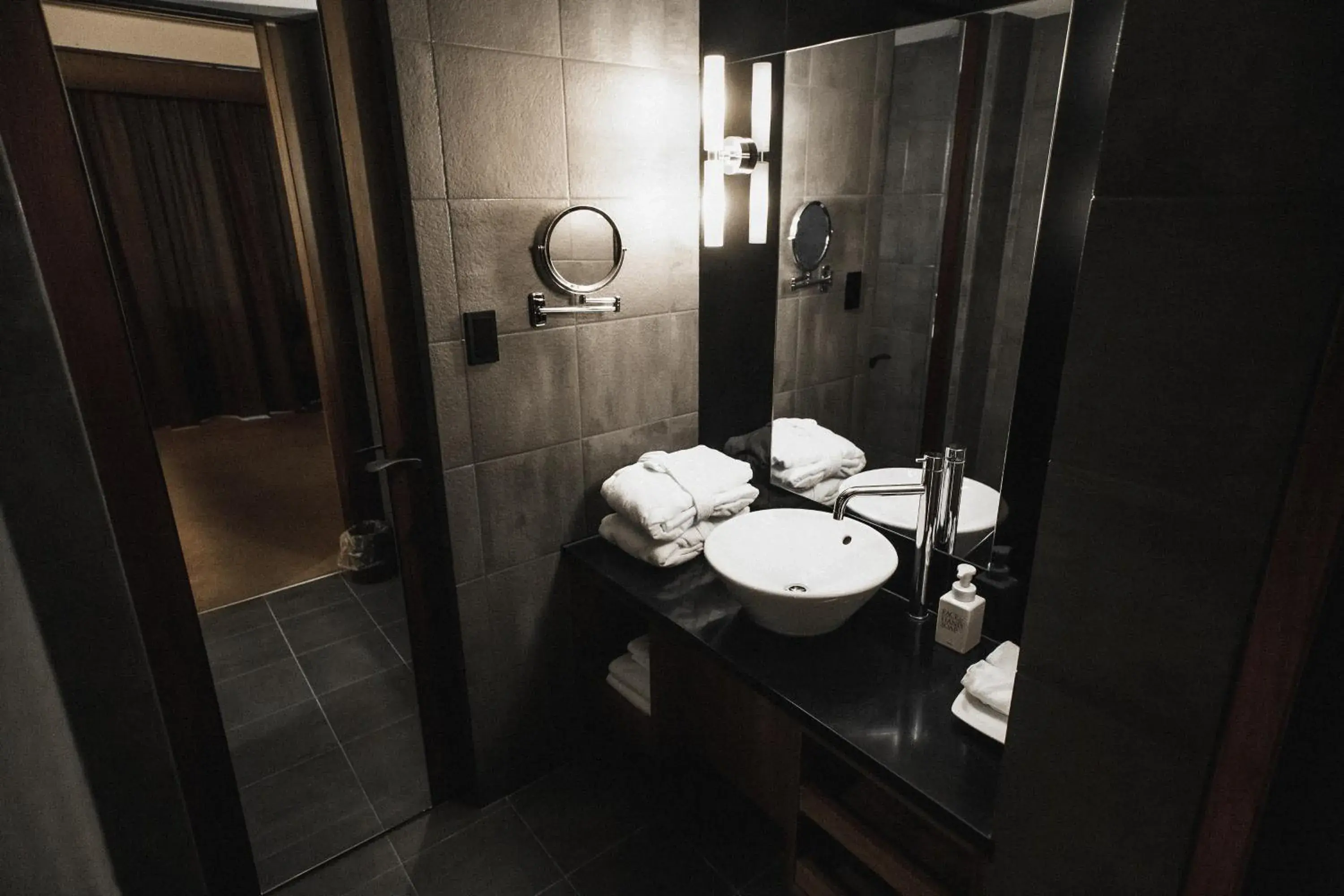 Bathroom in Oarks Canal Park Hotel Toyama