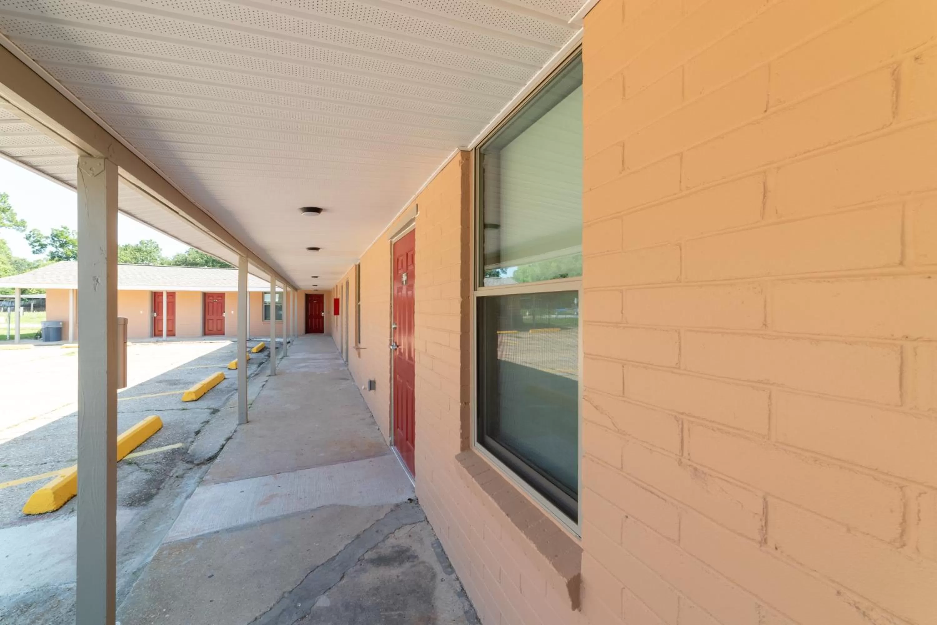 Property building in Budget Inn & Suites Baton Rouge