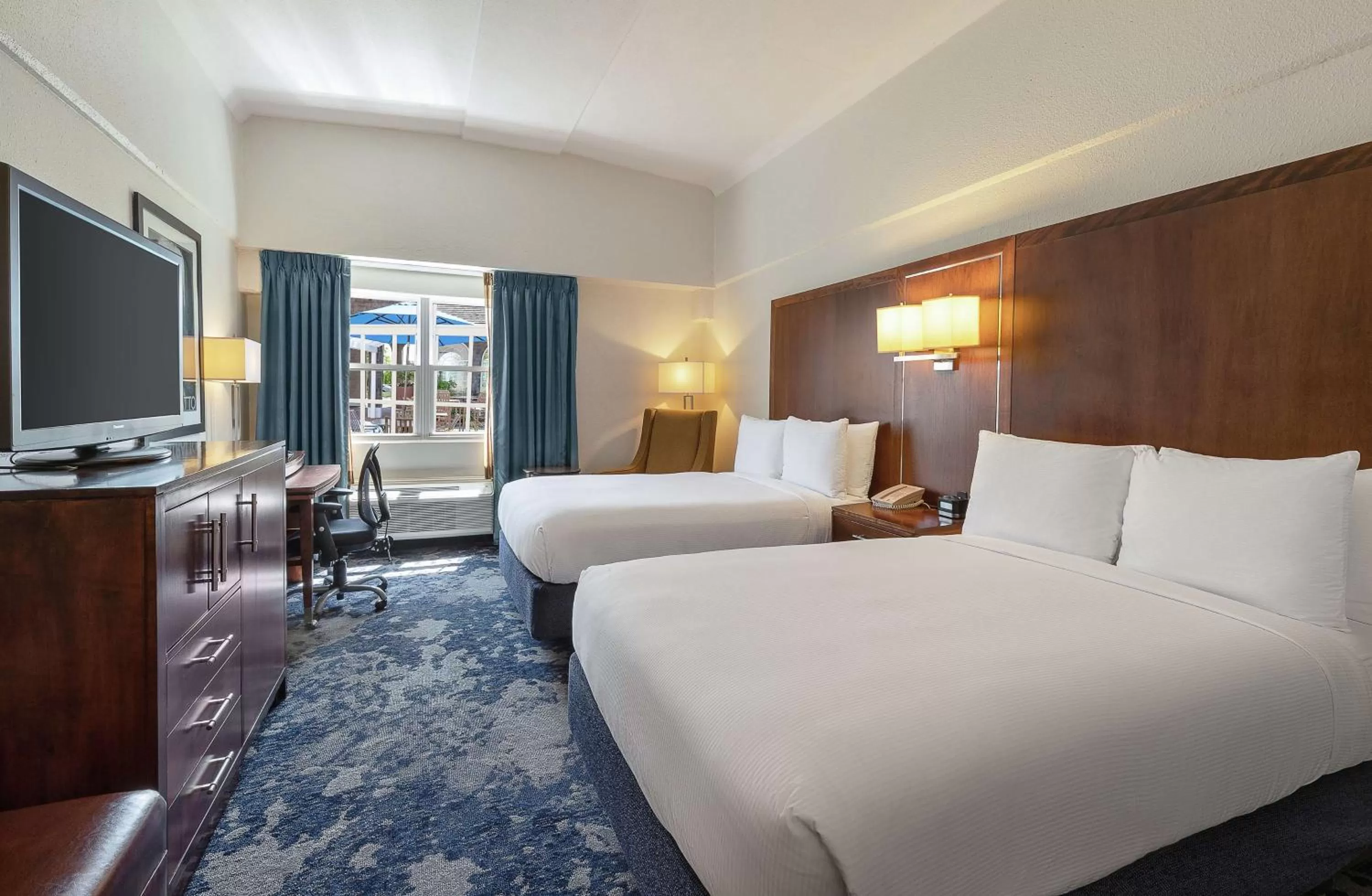 Bed in DoubleTree by Hilton Cape Cod - Hyannis