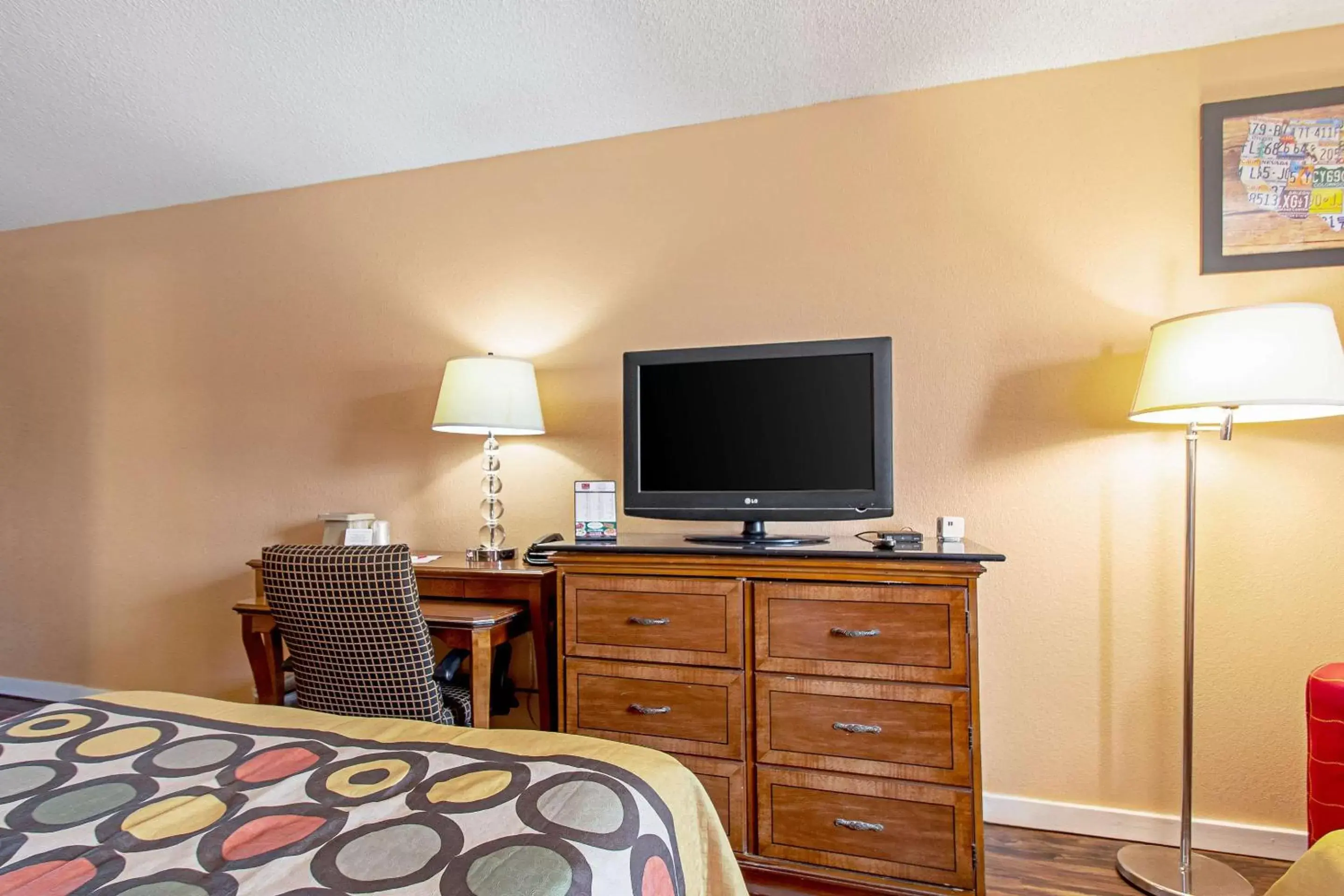 Photo of the whole room, TV/Entertainment Center in Econo Lodge