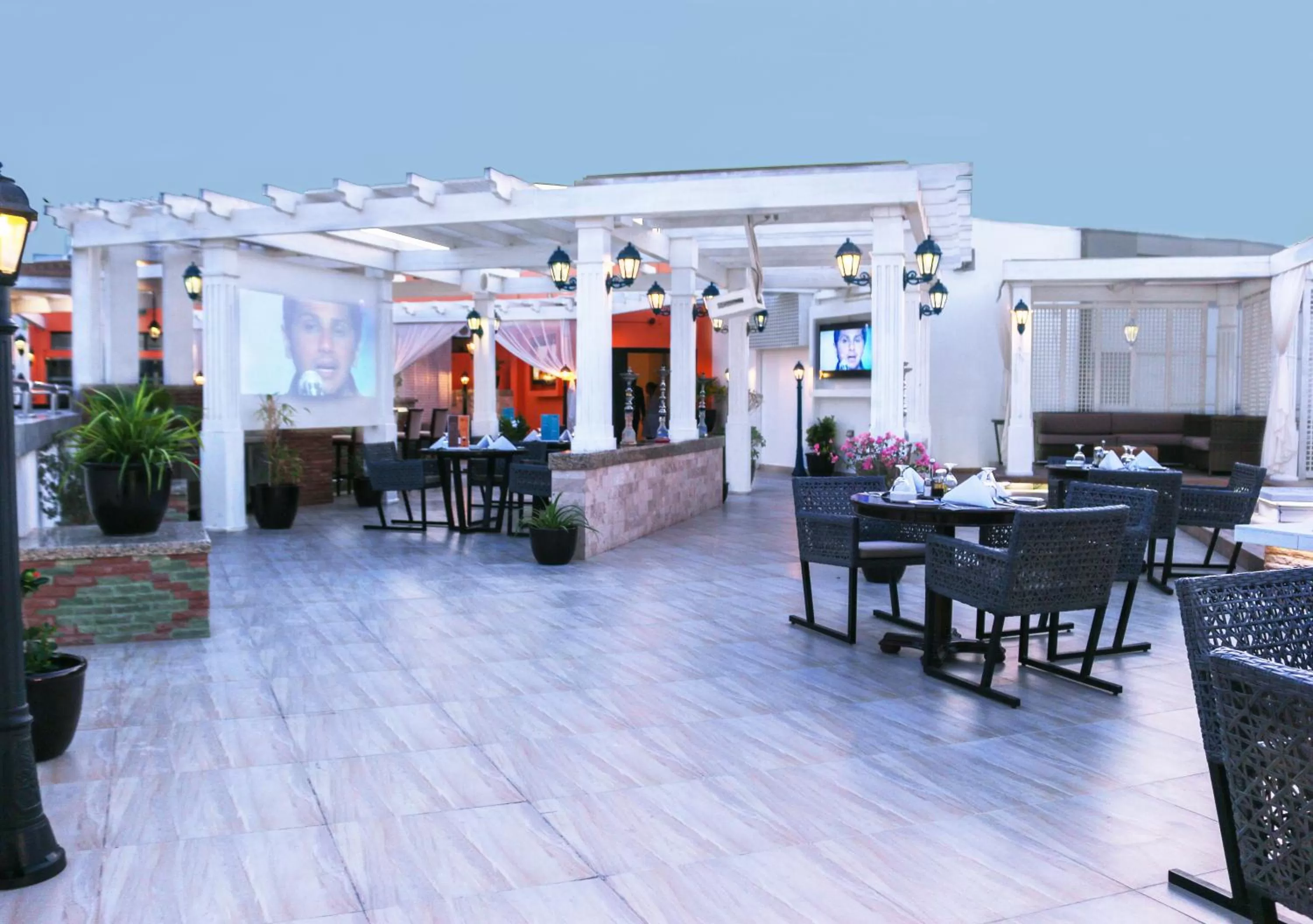 Restaurant/places to eat in Ramada Hotel and Suites Amwaj Islands