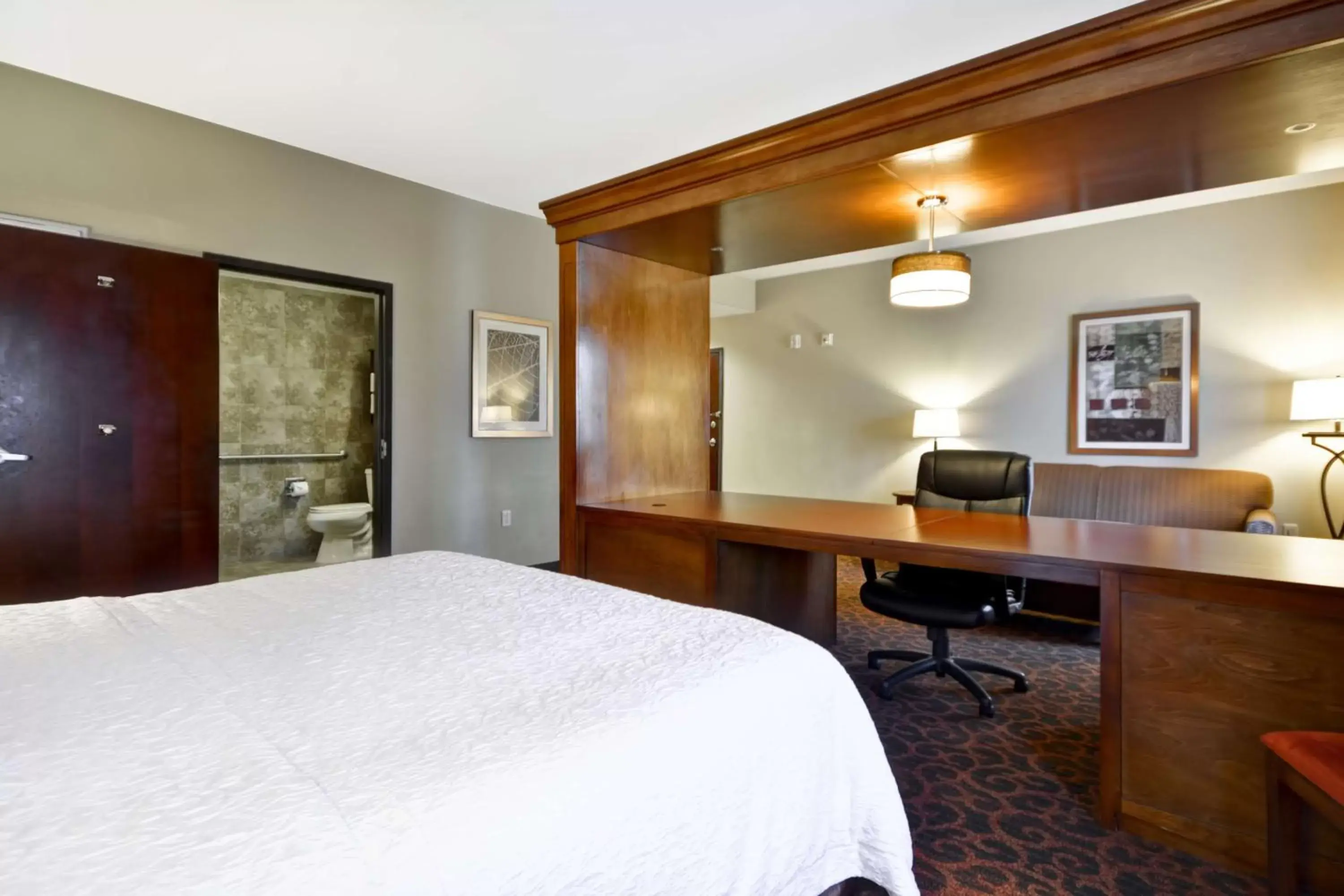 Bedroom, Bed in Hampton Inn & Suites Brenham