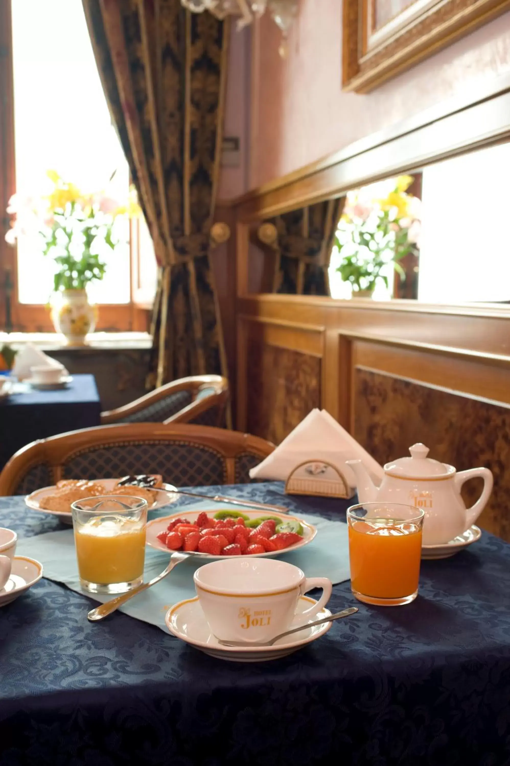 Continental breakfast in Hotel Joli